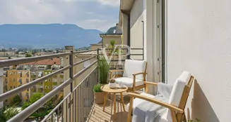 von_poll_real_estate_property_IT252942177_image_0