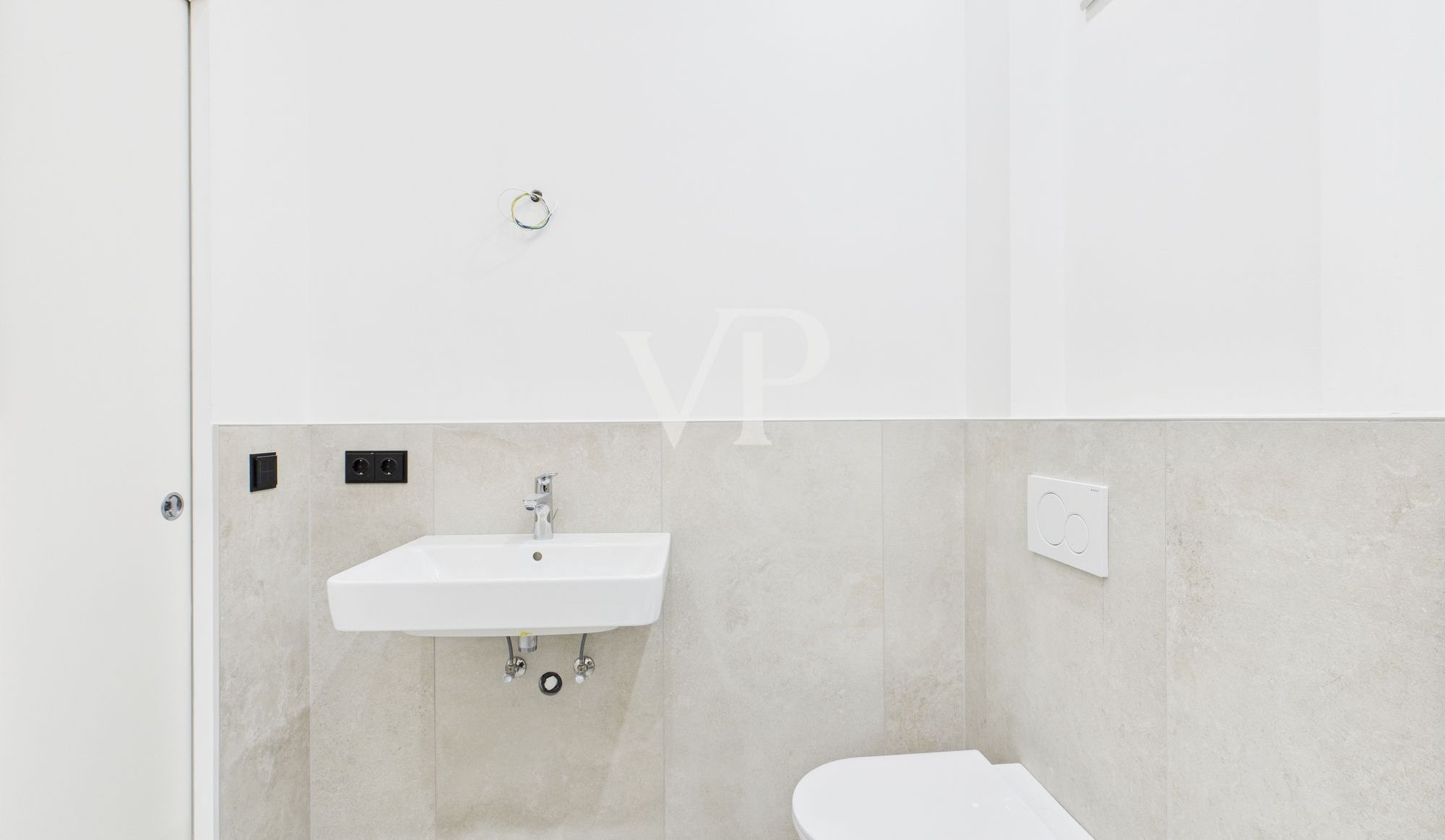 Penthouse mit Aussicht - Neu renovierte Drei-Zimmer-Wohnung in unmittelbarer Nähe des Grieser Platzes