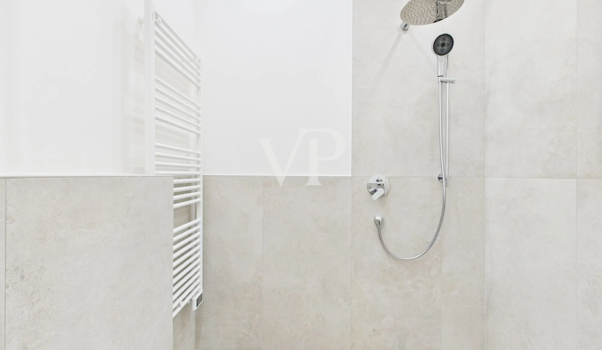 Ático con vistas - Apartamento de tres habitaciones recién renovado a dos pasos de la Piazza Gries