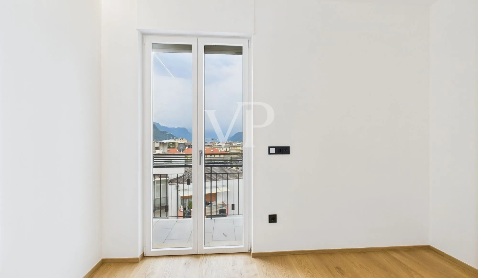 Ático con vistas - Apartamento de tres habitaciones recién renovado a dos pasos de la Piazza Gries