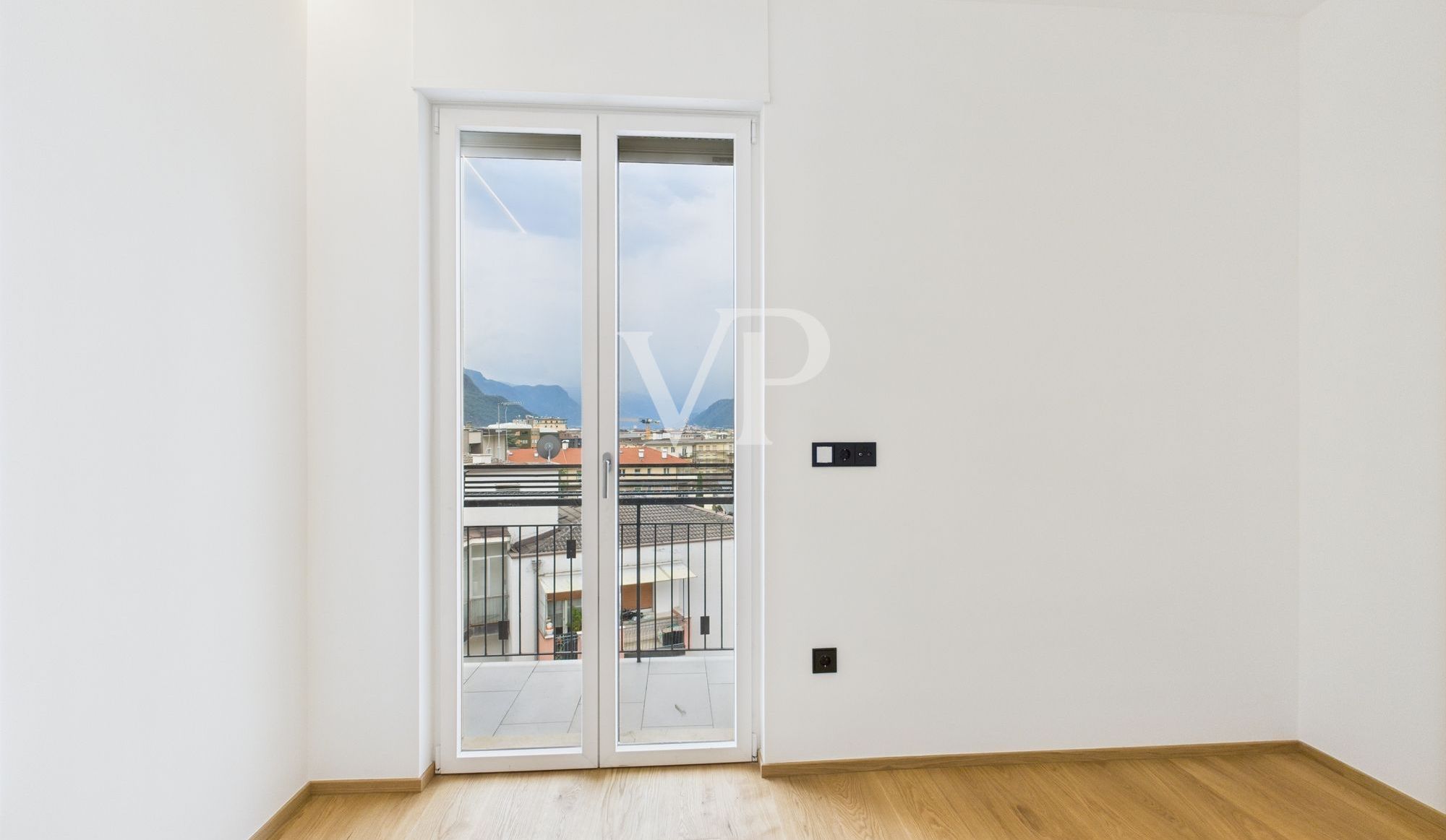 Penthouse mit Aussicht - Neu renovierte Drei-Zimmer-Wohnung in unmittelbarer Nähe des Grieser Platzes