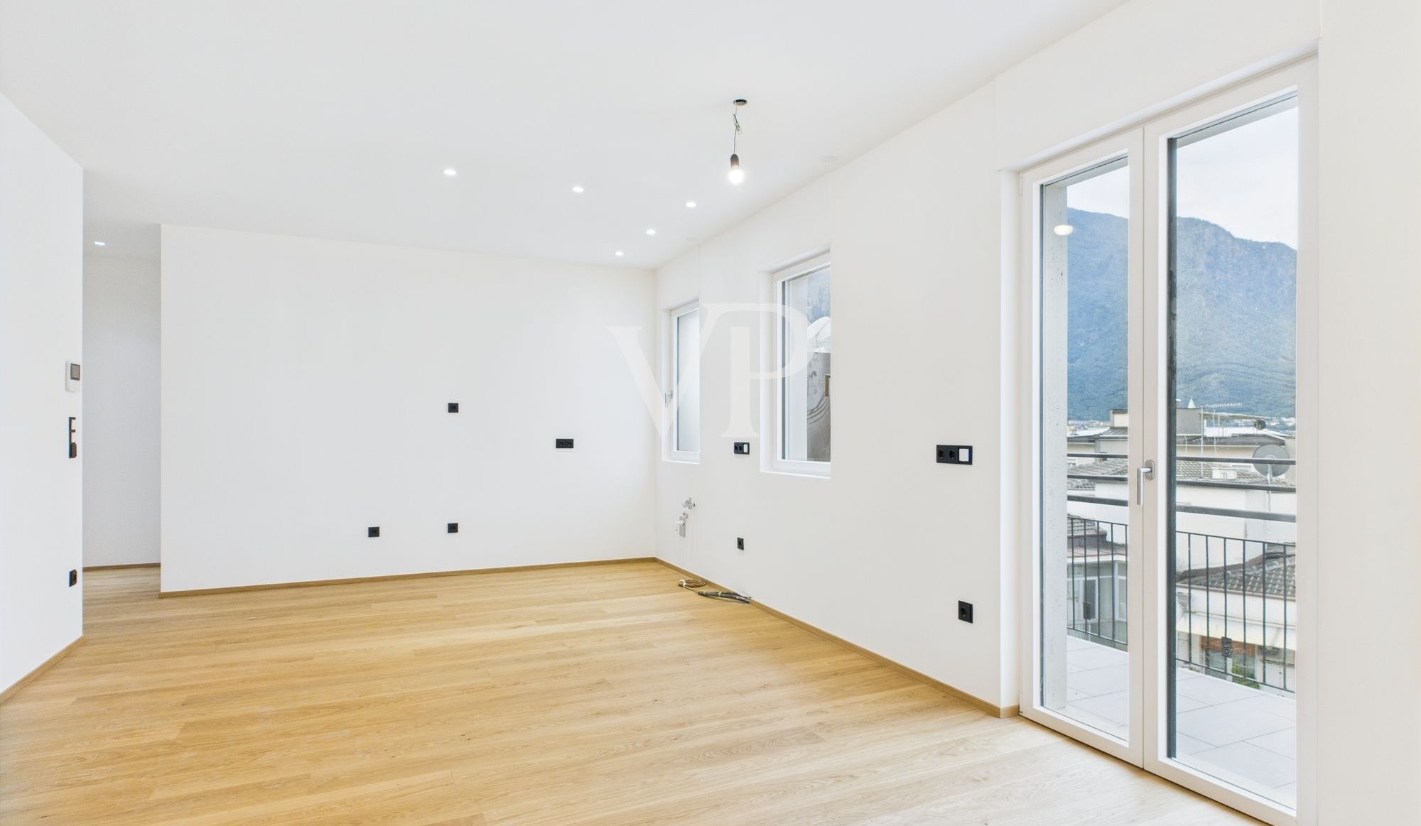 Penthouse mit Aussicht - Neu renovierte Drei-Zimmer-Wohnung in unmittelbarer Nähe des Grieser Platzes