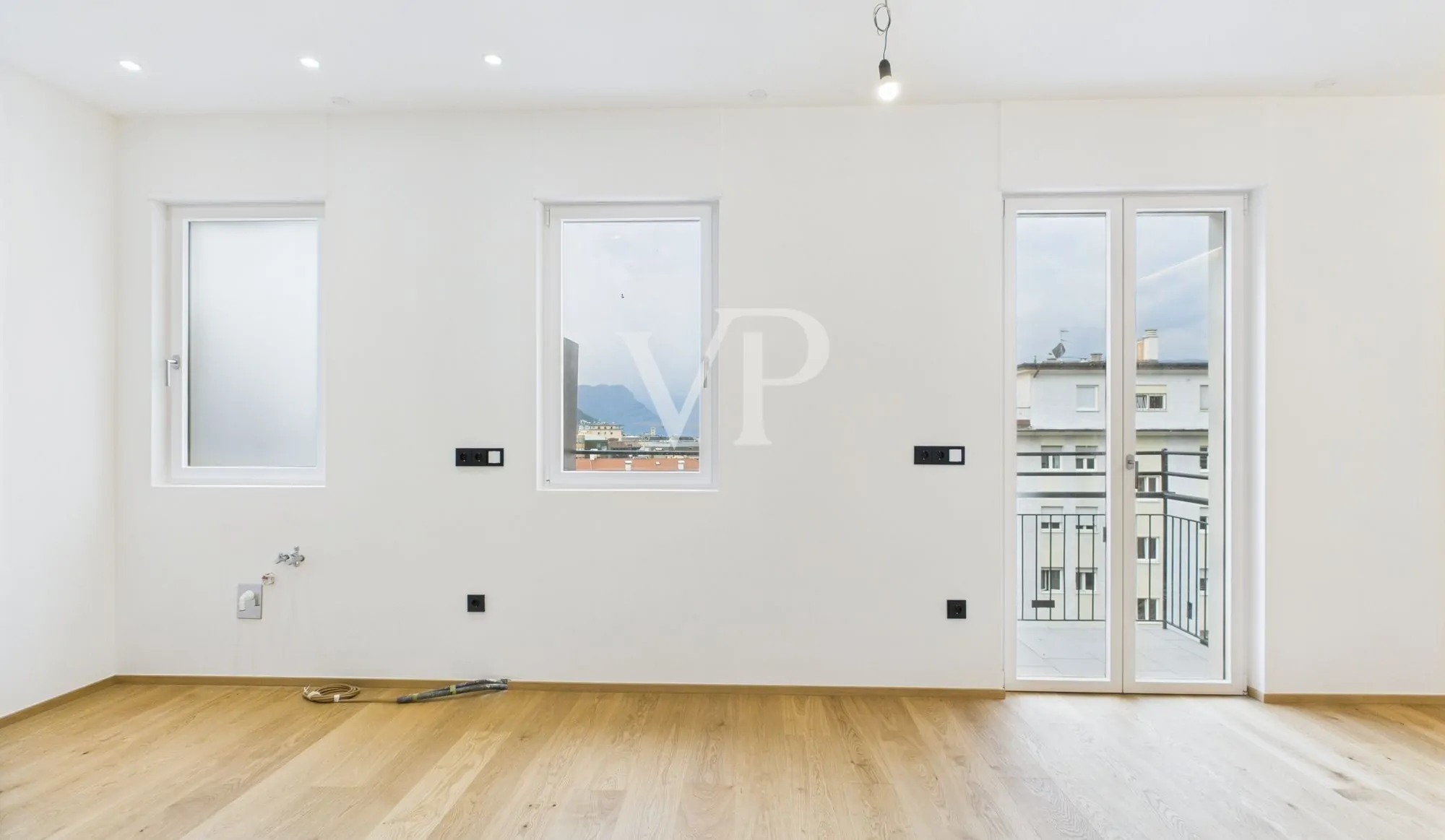 Ático con vistas - Apartamento de tres habitaciones recién renovado a dos pasos de la Piazza Gries