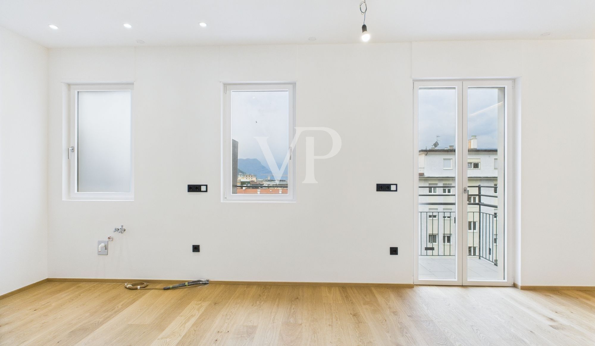Penthouse mit Aussicht - Neu renovierte Drei-Zimmer-Wohnung in unmittelbarer Nähe des Grieser Platzes