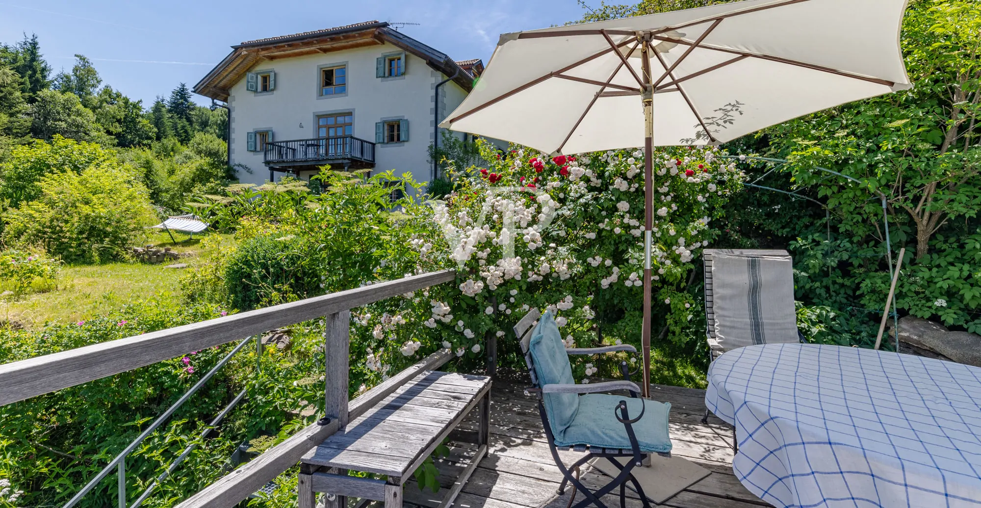 Propiedad histórica con carácter y panorama montañoso sobre Bolzano