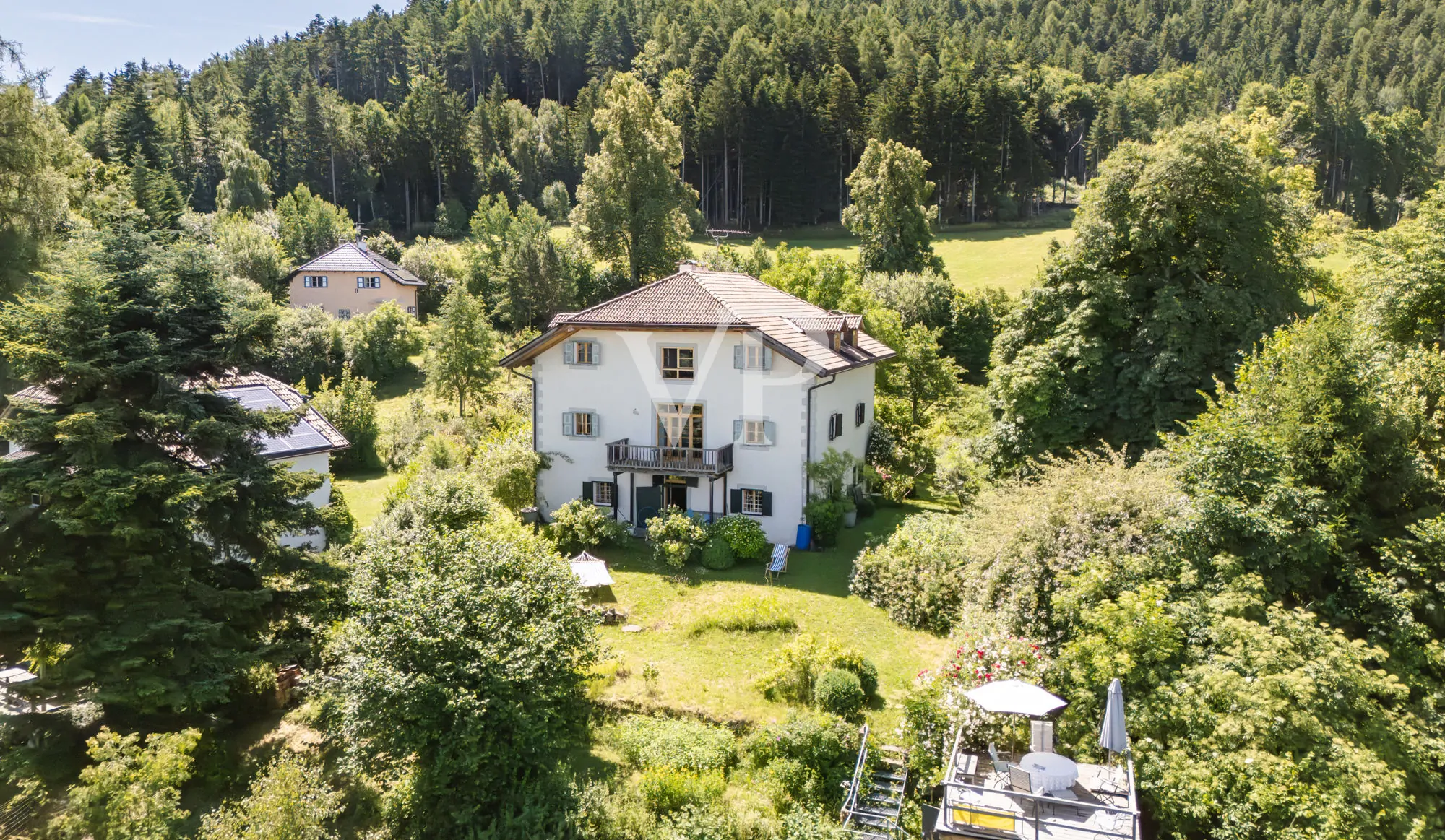 Historische Immobilie mit Charakter und Bergpanorama oberhalb von Bozen