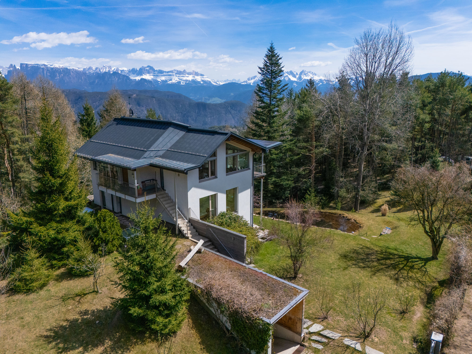 Villa esclusiva nel mezzo di un bosco privato con vista panoramica vicino a Bolzano