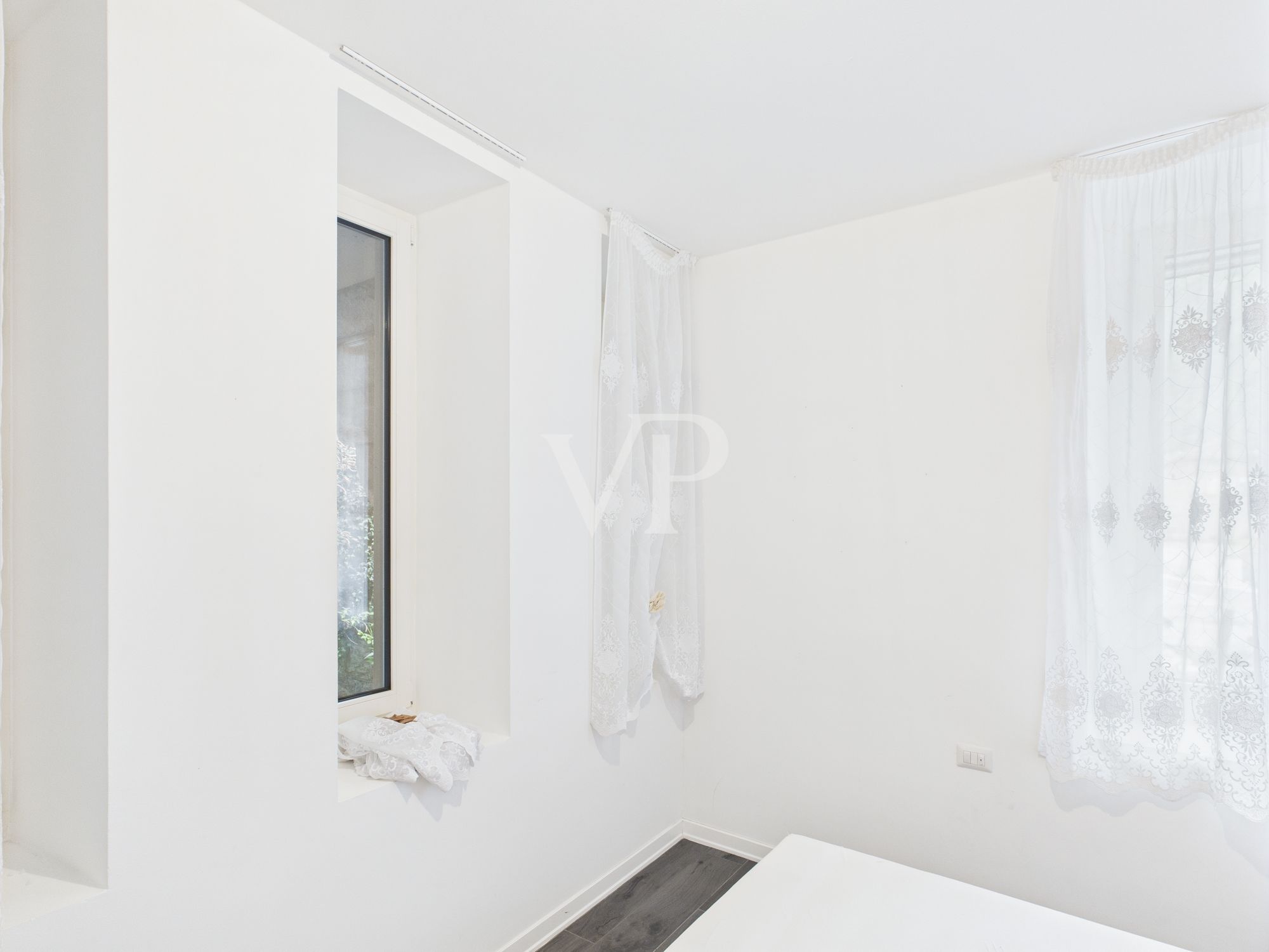 Renovated Three Bedroom Apartment with Large Spaces and Modern Amenities - Capodazzo