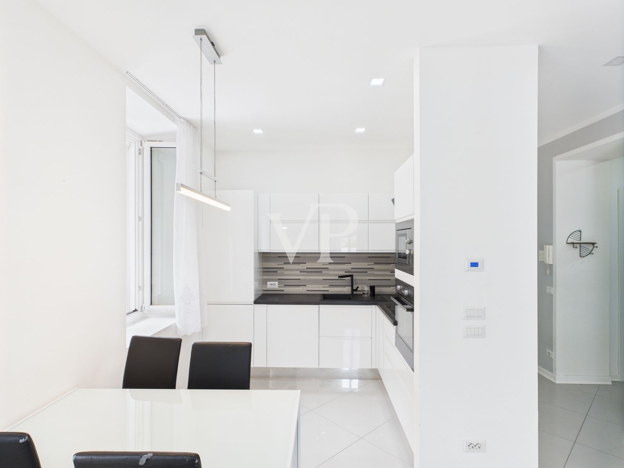 Renovated Three Bedroom Apartment with Large Spaces and Modern Amenities - Capodazzo