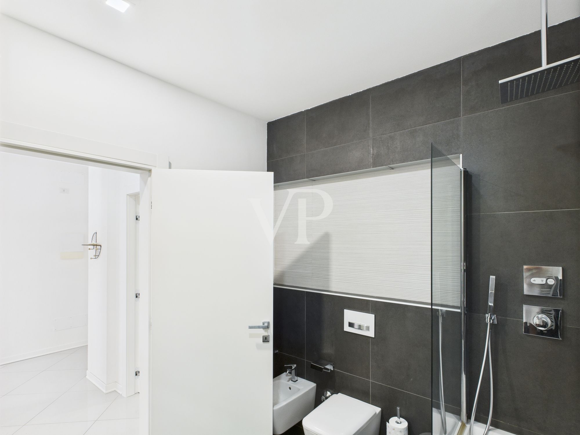 Renovated Three Bedroom Apartment with Large Spaces and Modern Amenities - Capodazzo