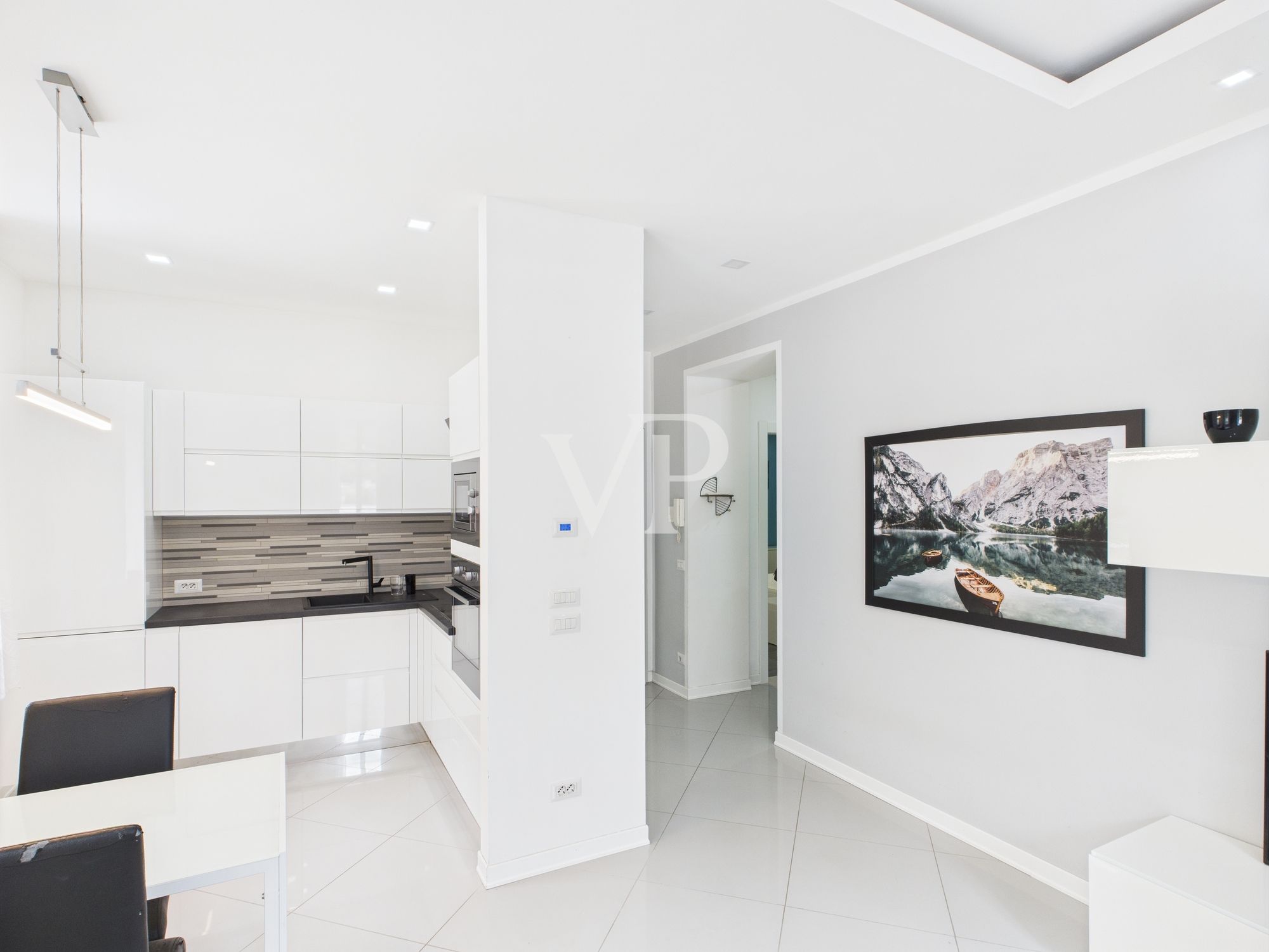 Renovated Three Bedroom Apartment with Large Spaces and Modern Amenities - Capodazzo