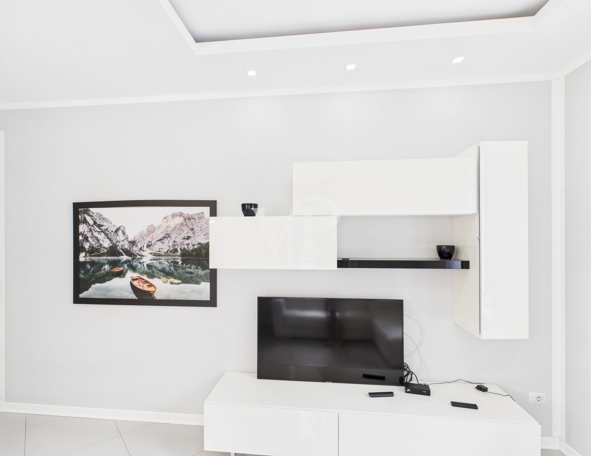 Renovated Three Bedroom Apartment with Large Spaces and Modern Amenities - Capodazzo