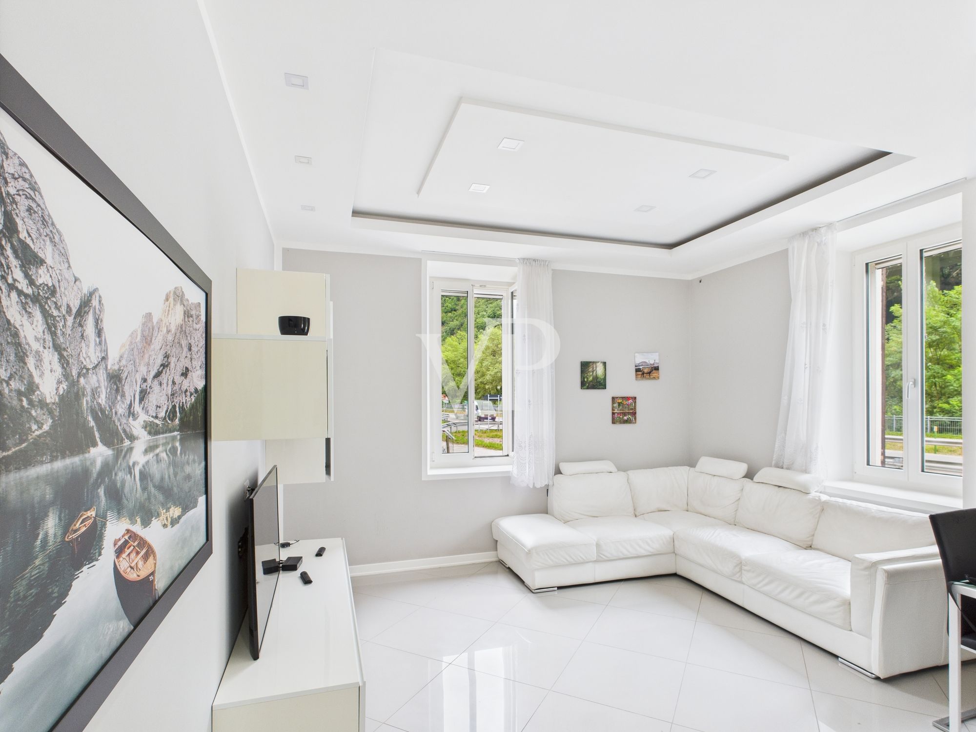 Renovated Three Bedroom Apartment with Large Spaces and Modern Amenities - Capodazzo