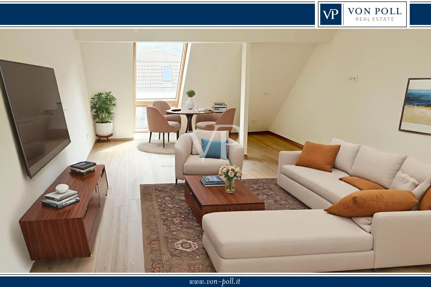 Geräumige und helle renovierte Zwei-Zimmer-Wohnung