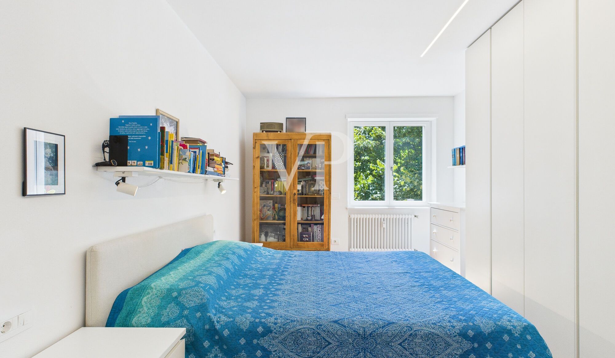 Stilvoll sanierte Dreizimmerwohnung mit Balkon und Garage