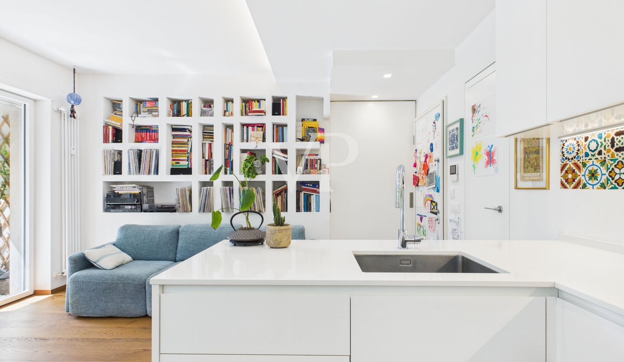 Stilvoll sanierte Dreizimmerwohnung mit Balkon und Garage
