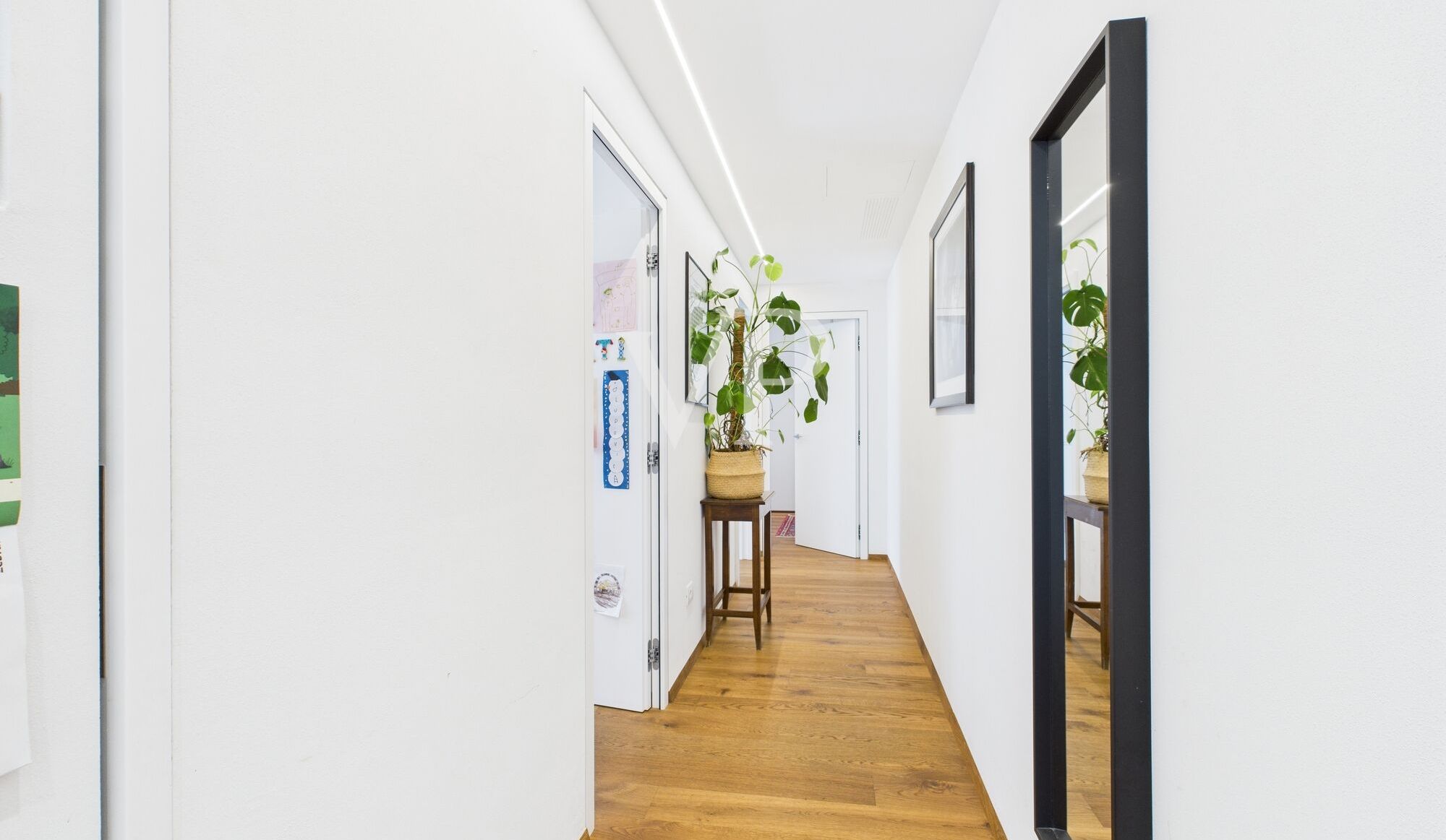 Stilvoll sanierte Dreizimmerwohnung mit Balkon und Garage