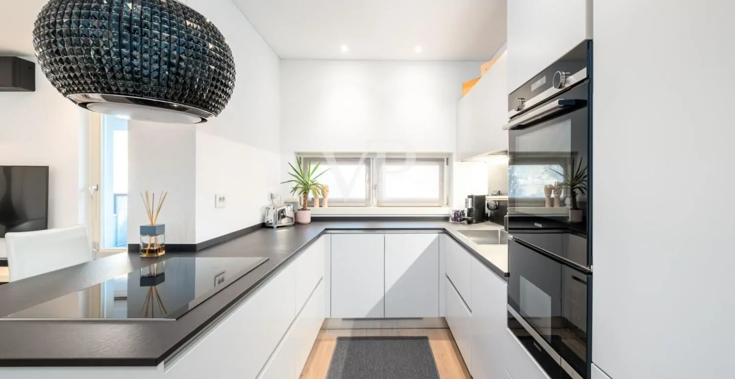 Prestigioso Quadrilocale con vista panoramica e triple box auto: IT 25 415 1802