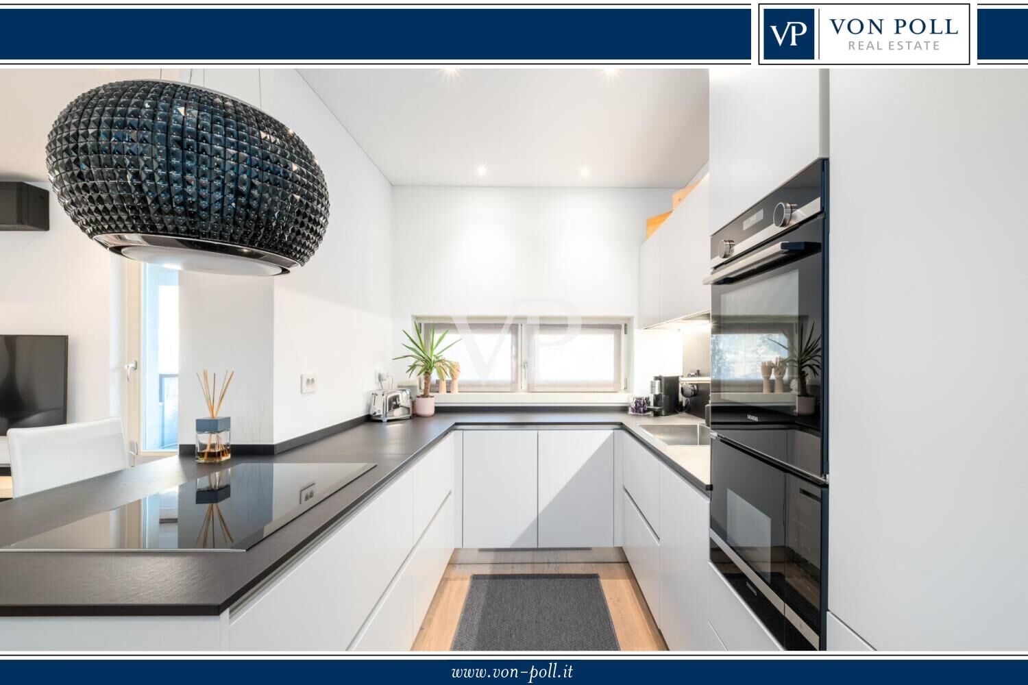 Prestigioso Quadrilocale con vista panoramica e triple box auto: IT 25 415 1802