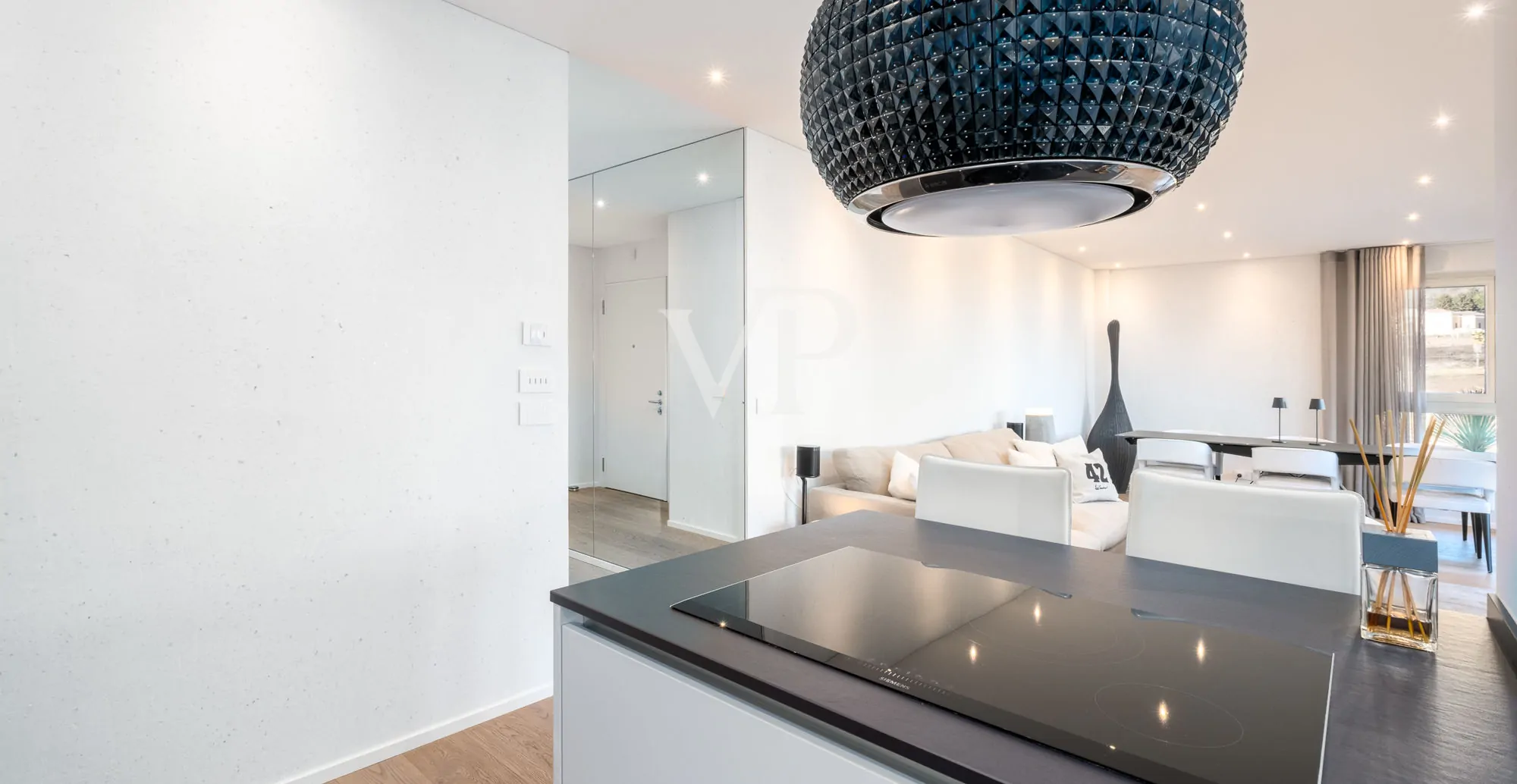 Prestigioso Quadrilocale con vista panoramica e triple box auto: IT 25 415 1802