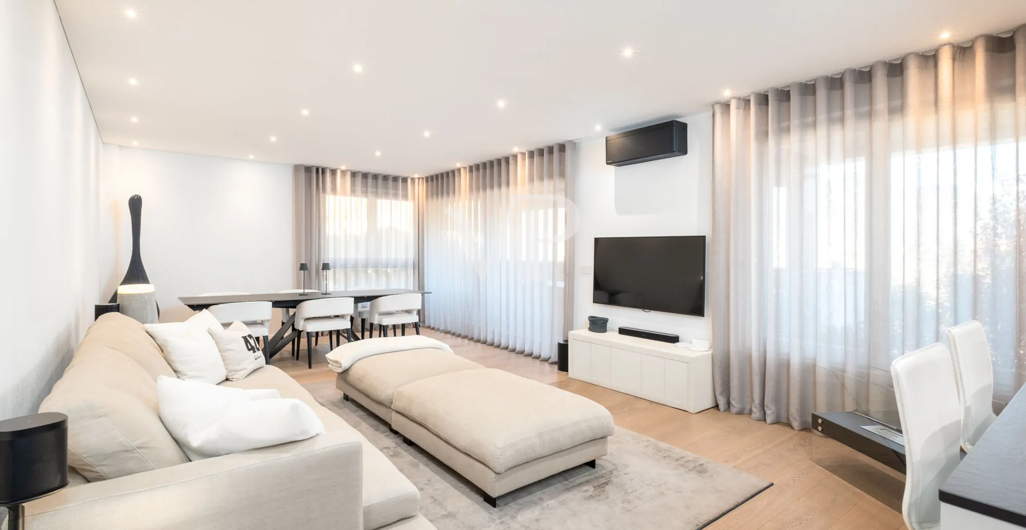 Prestigioso Quadrilocale con vista panoramica e triple box auto: IT 25 415 1802