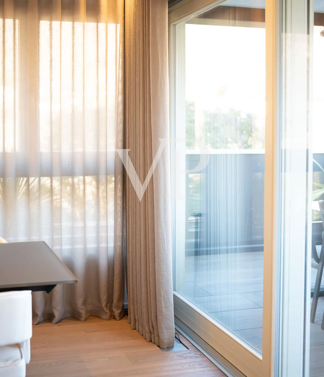 Prestigioso Quadrilocale con vista panoramica e triple box auto: IT 25 415 1802