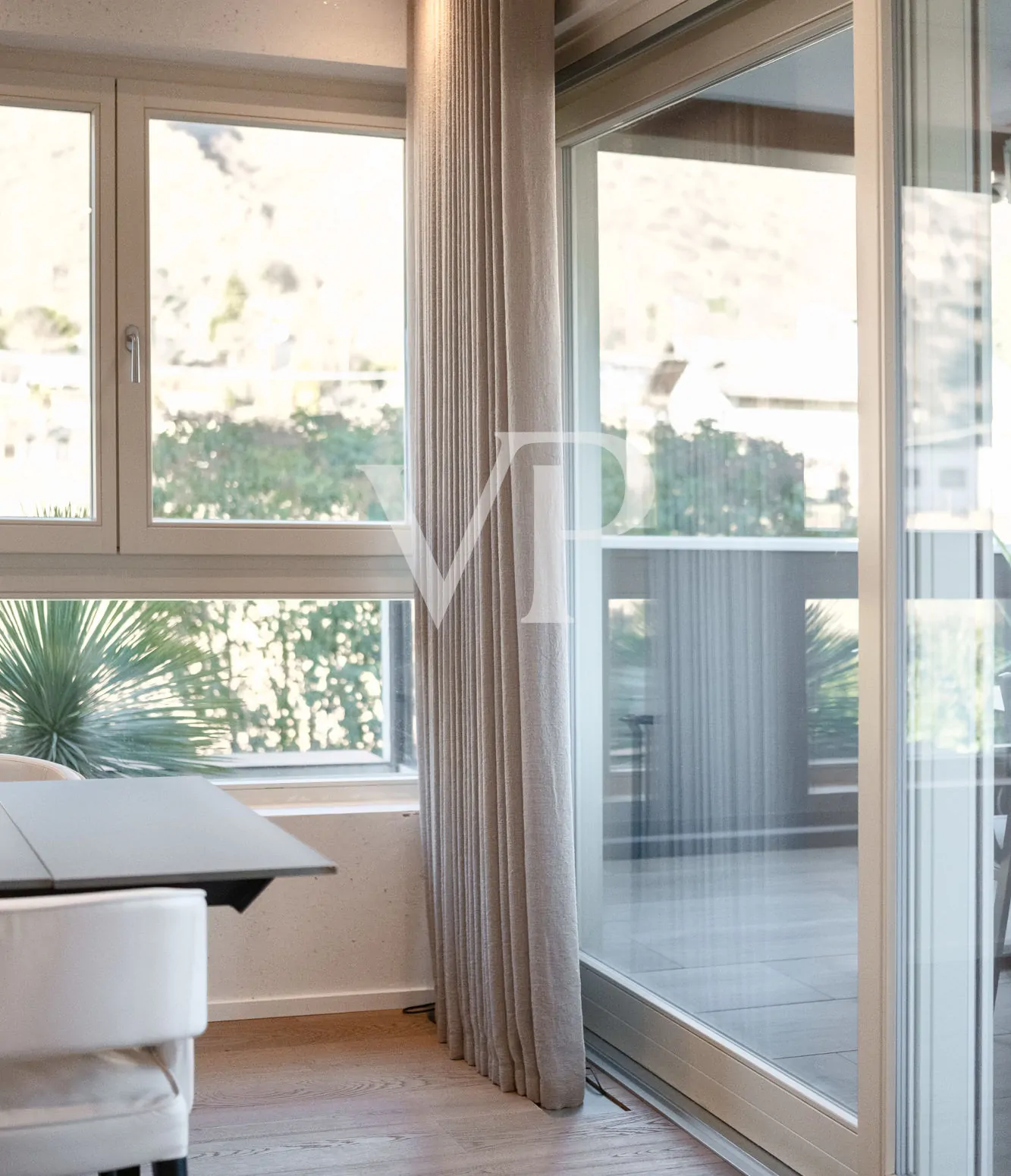 Prestigioso Quadrilocale con vista panoramica e triple box auto: IT 25 415 1802