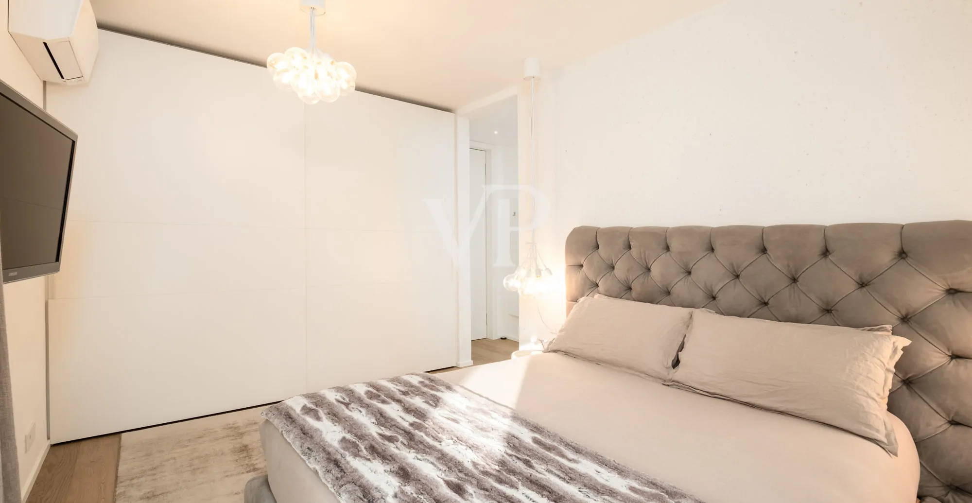 Prestigioso Quadrilocale con vista panoramica e triple box auto: IT 25 415 1802