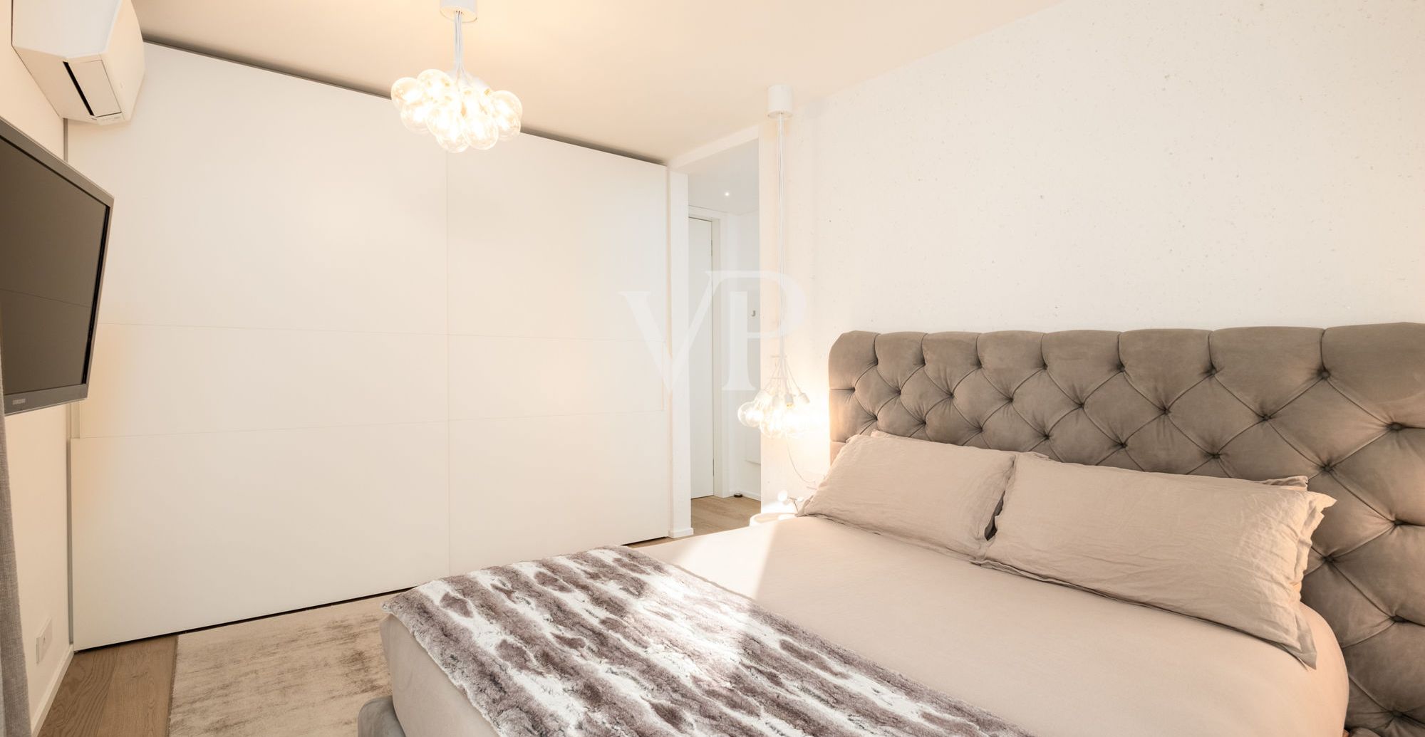 Prestigioso Quadrilocale con vista panoramica e triple box auto: IT 25 415 1802