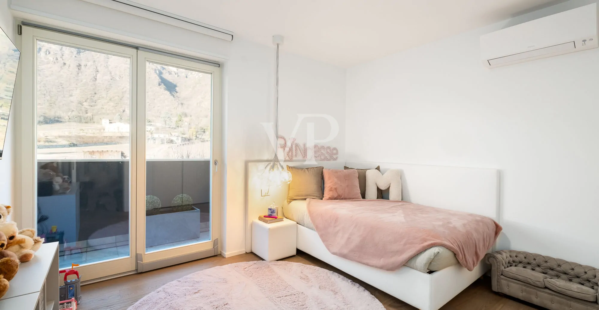 Prestigioso Quadrilocale con vista panoramica e triple box auto: IT 25 415 1802