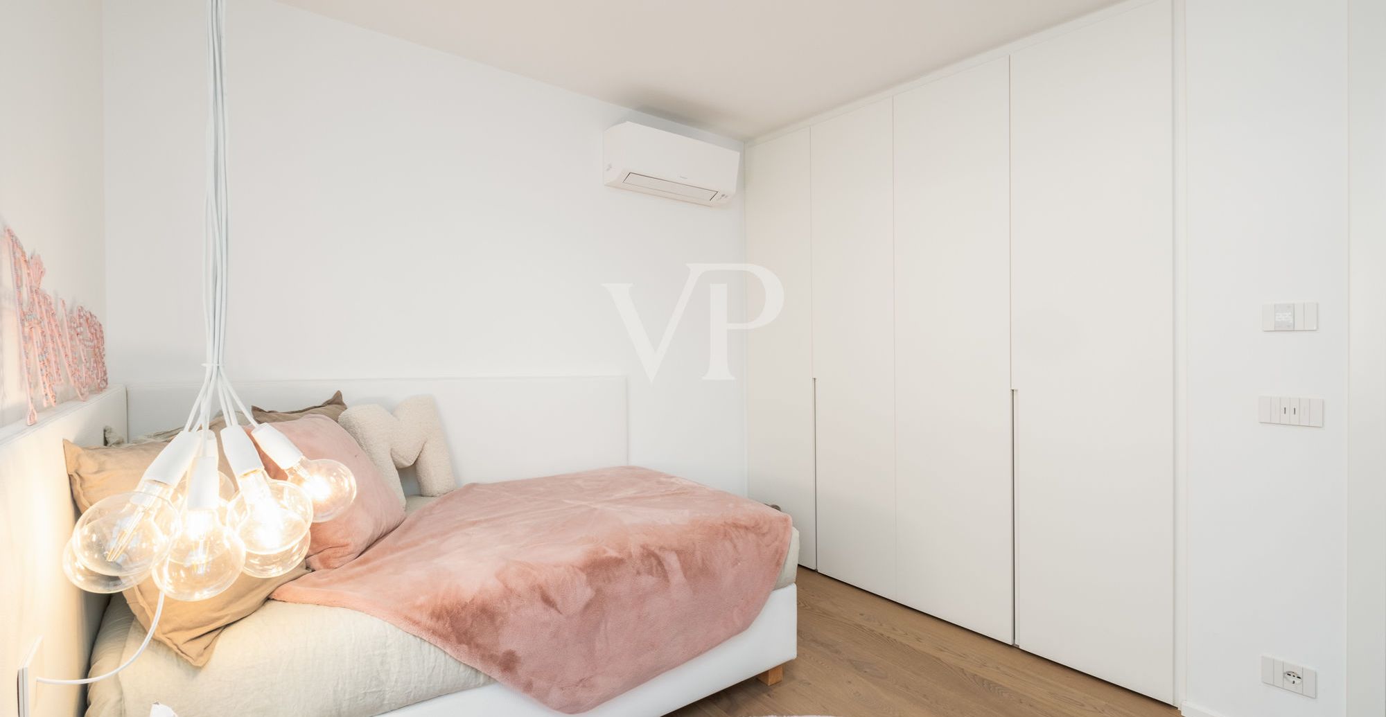 Prestigioso Quadrilocale con vista panoramica e triple box auto: IT 25 415 1802