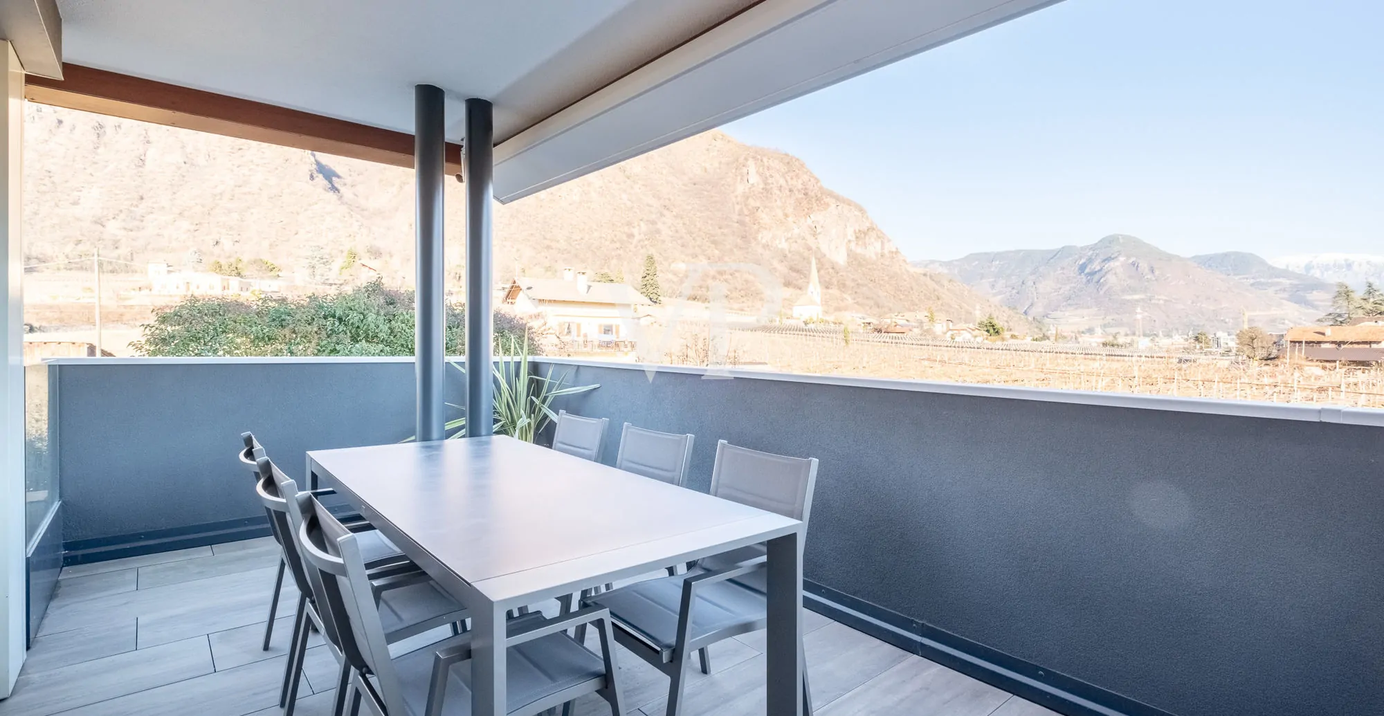 Prestigioso Quadrilocale con vista panoramica e triple box auto: IT 25 415 1802