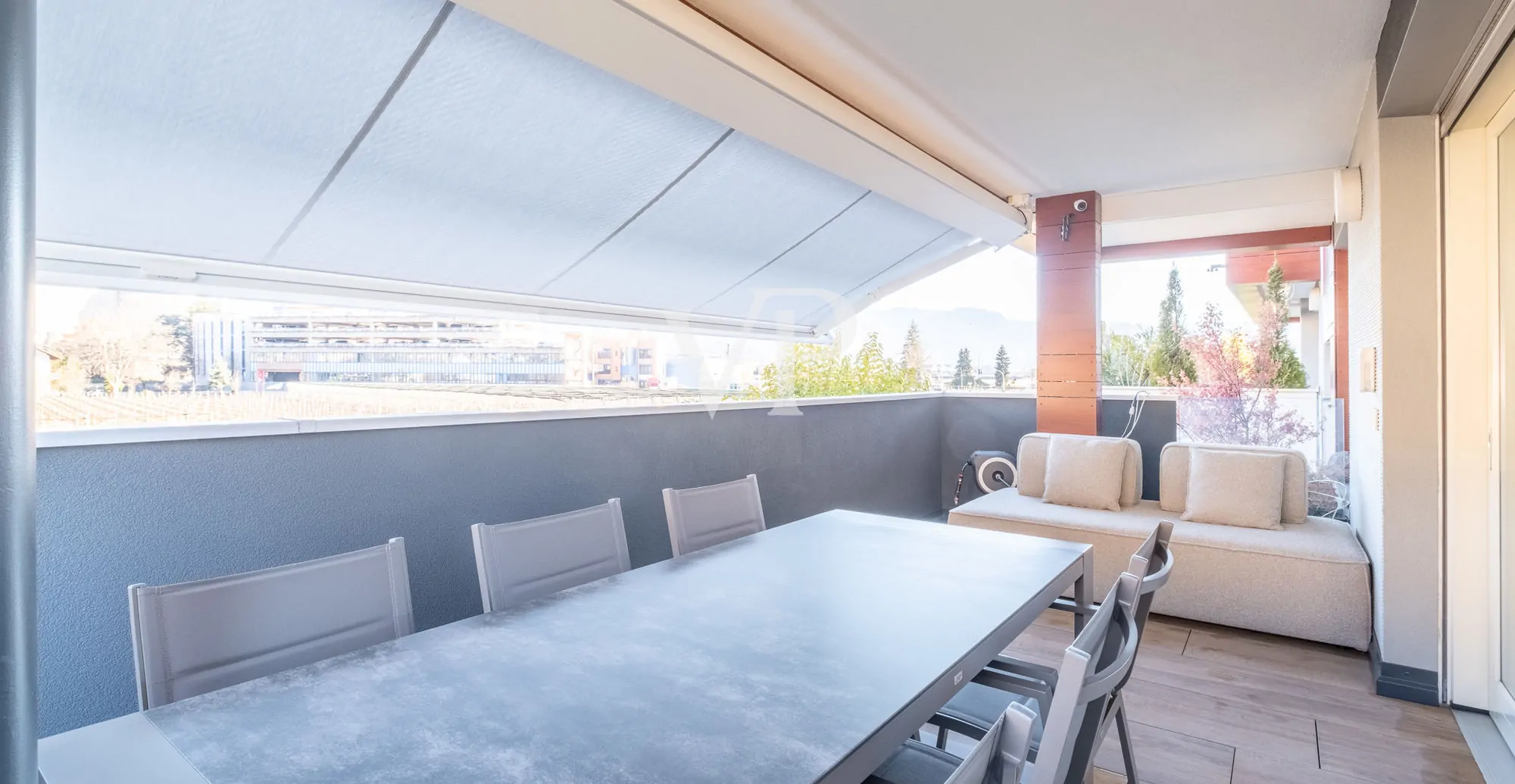 Prestigioso Quadrilocale con vista panoramica e triple box auto: IT 25 415 1802