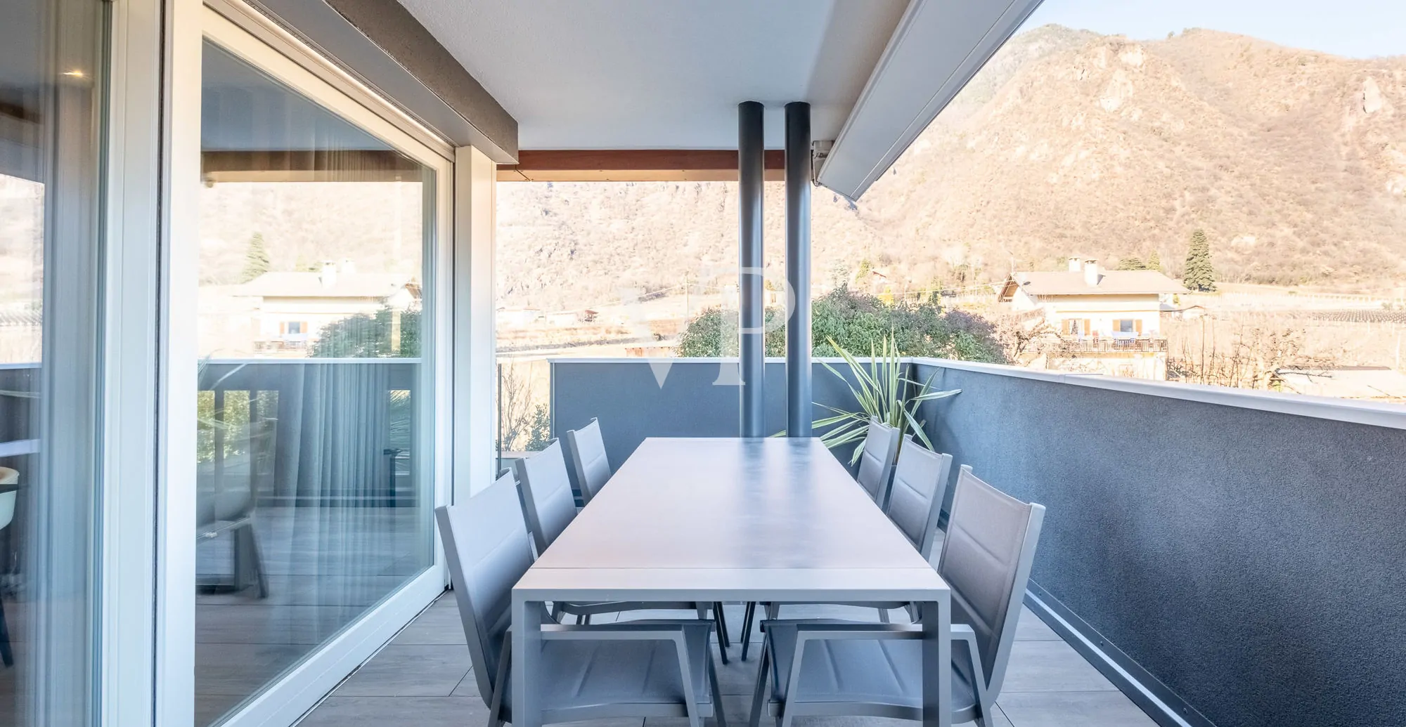 Prestigioso Quadrilocale con vista panoramica e triple box auto: IT 25 415 1802