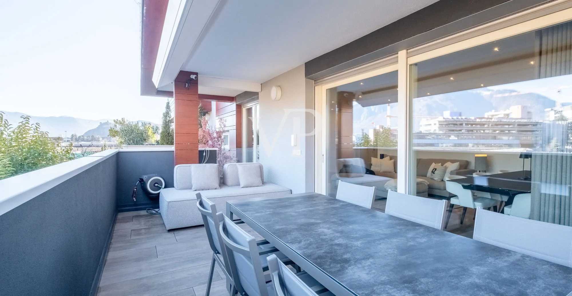 Prestigioso Quadrilocale con vista panoramica e triple box auto: IT 25 415 1802