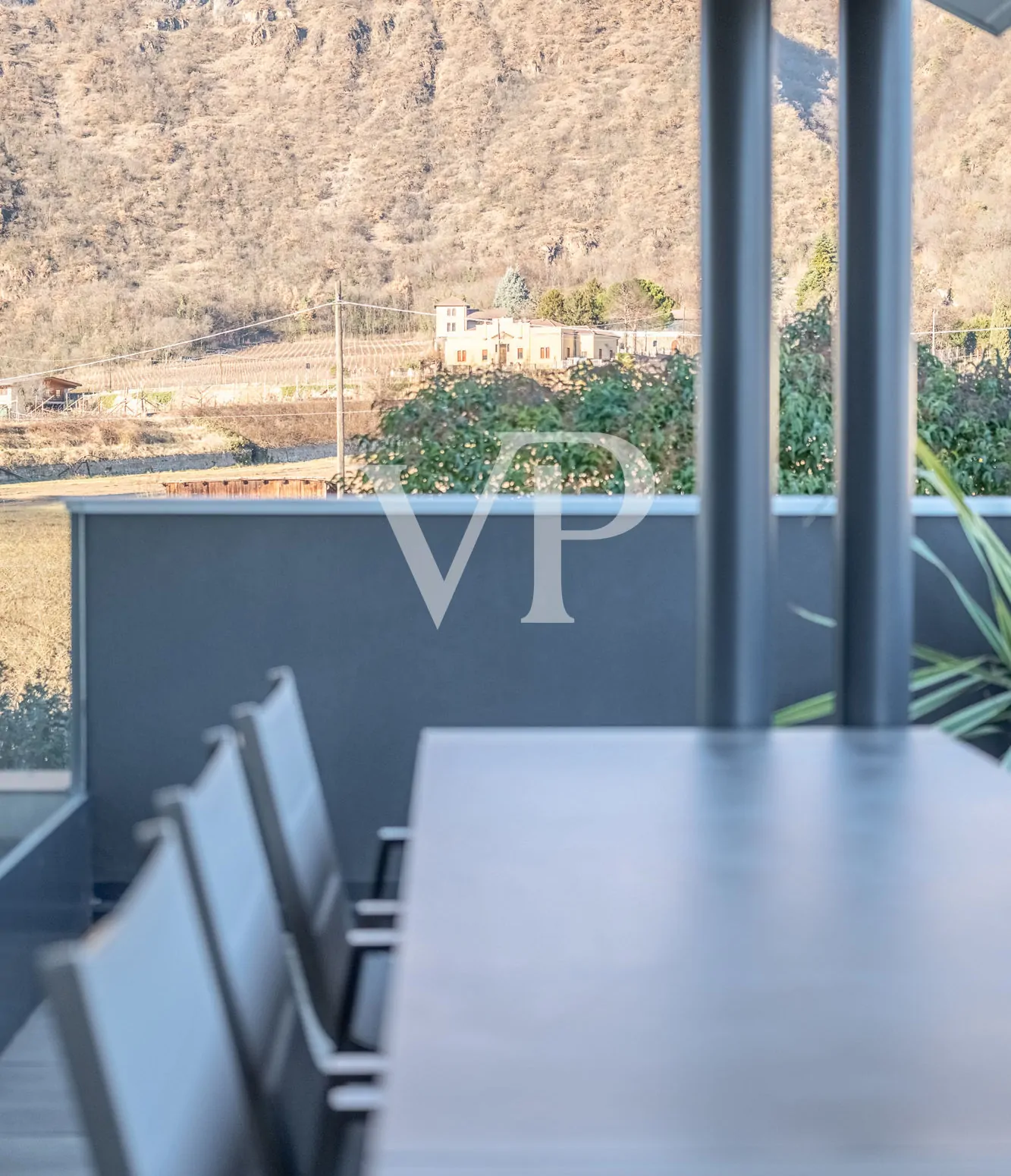 Prestigioso Quadrilocale con vista panoramica e triple box auto: IT 25 415 1802