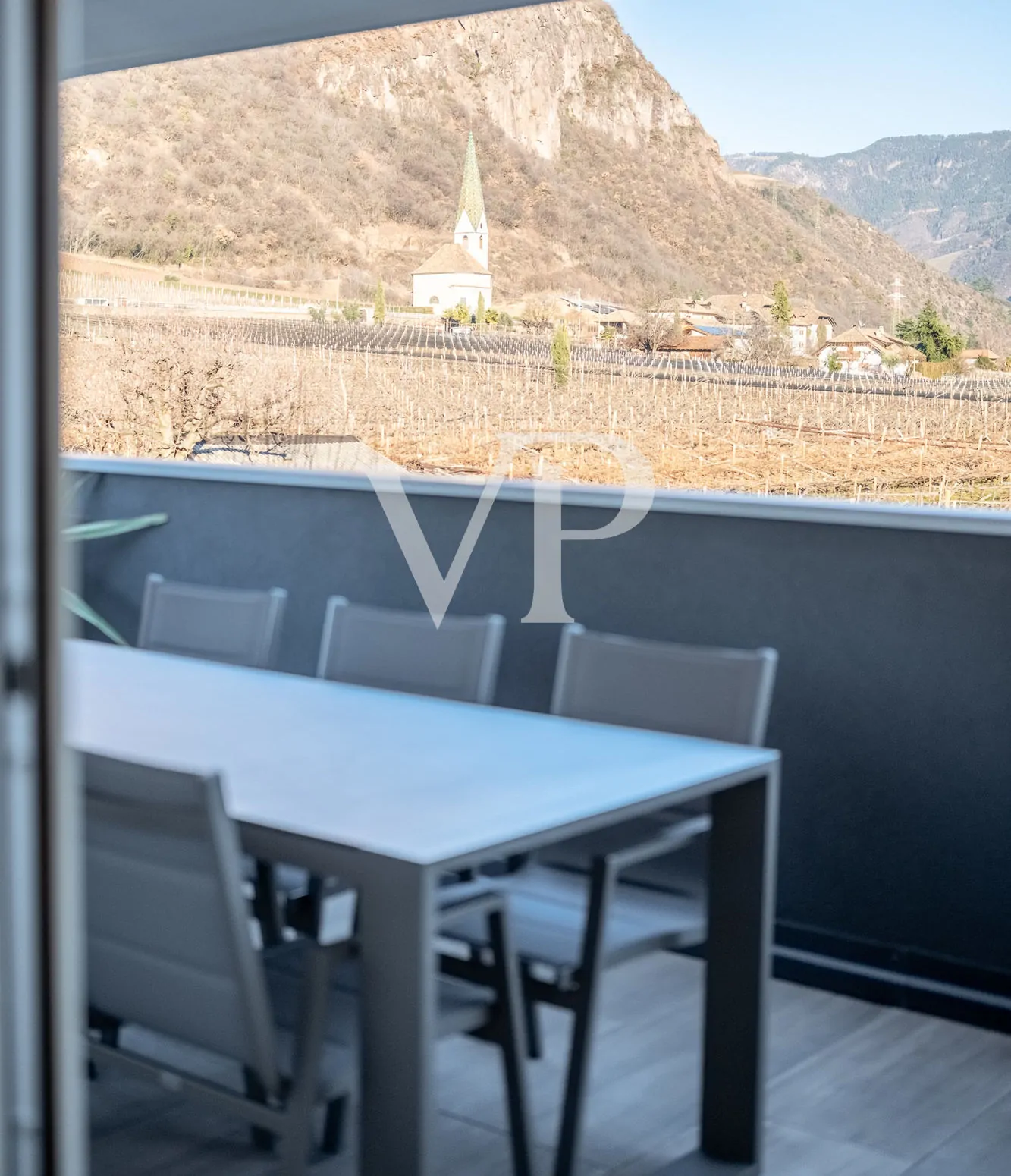 Prestigioso Quadrilocale con vista panoramica e triple box auto: IT 25 415 1802