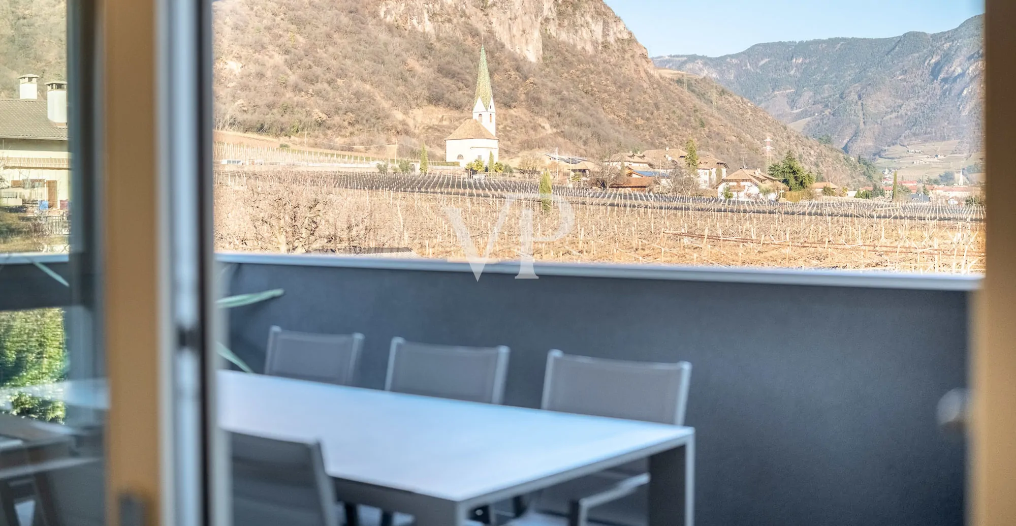 Prestigioso Quadrilocale con vista panoramica e triple box auto: IT 25 415 1802