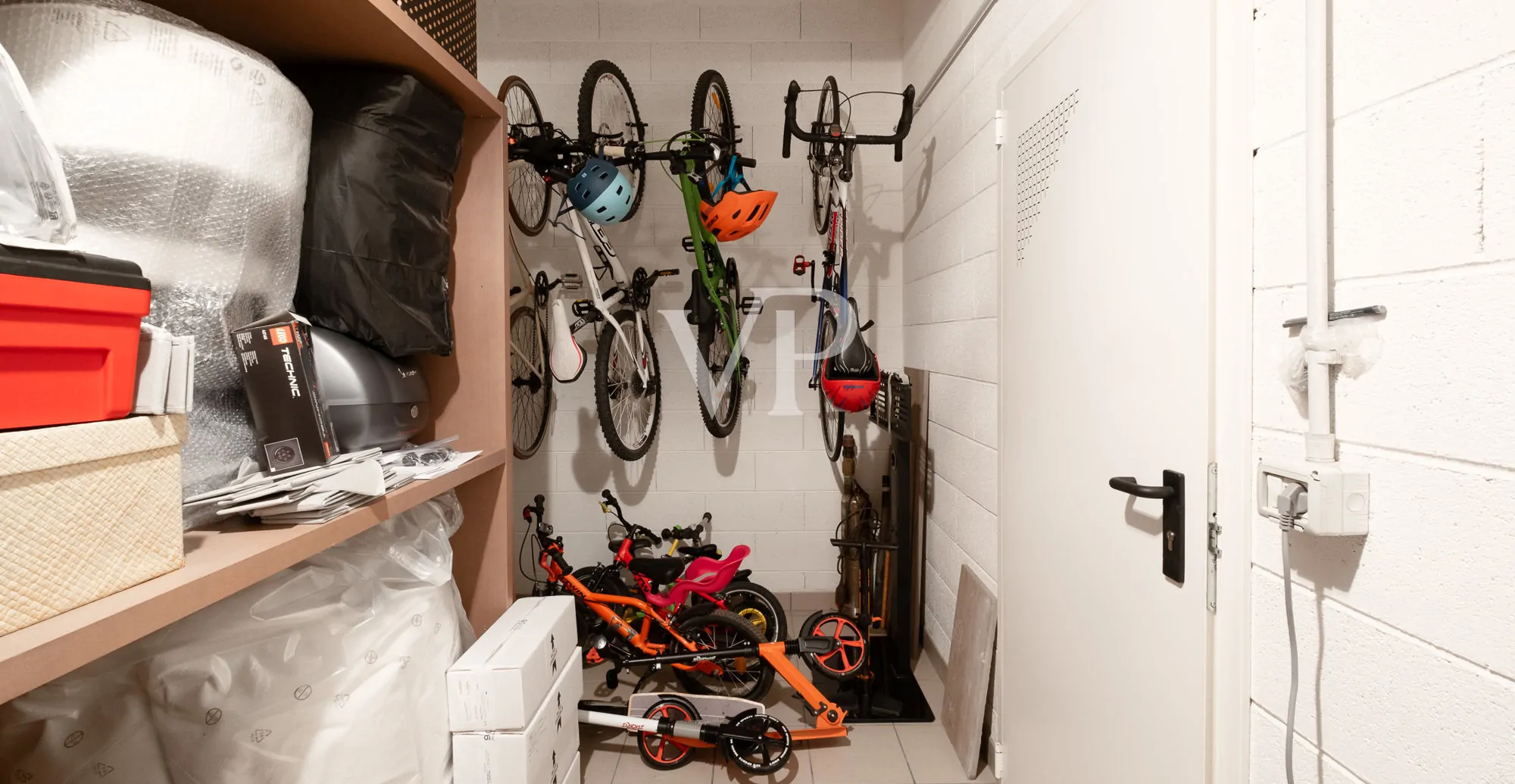 Prestigioso Quadrilocale con vista panoramica e triple box auto: IT 25 415 1802