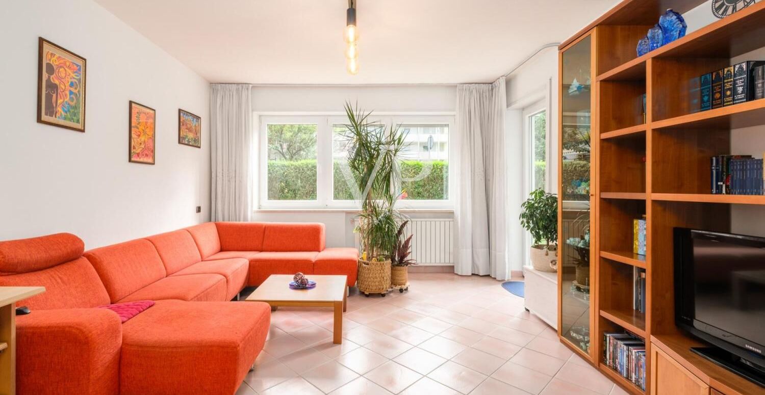 Stilvolle Vierzimmerwohnung auf mehreren Ebenen mit eigenem Garten