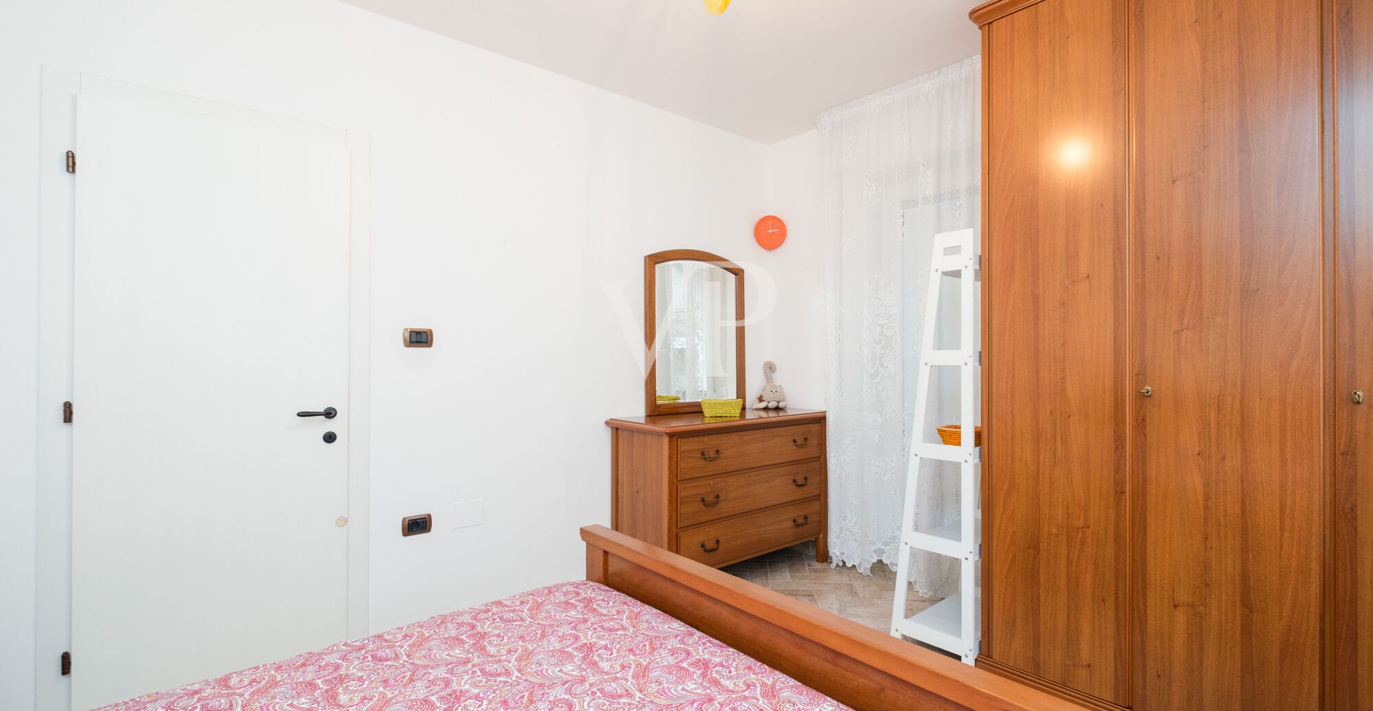 Stilvolle Vierzimmerwohnung auf mehreren Ebenen mit eigenem Garten