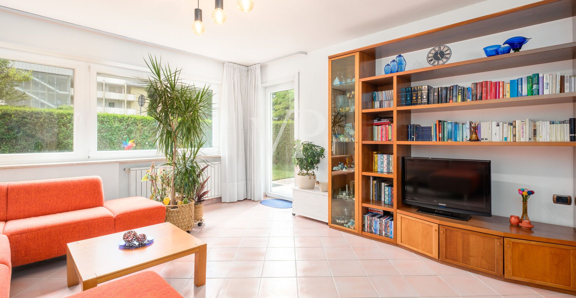 Stilvolle Vierzimmerwohnung auf mehreren Ebenen mit eigenem Garten