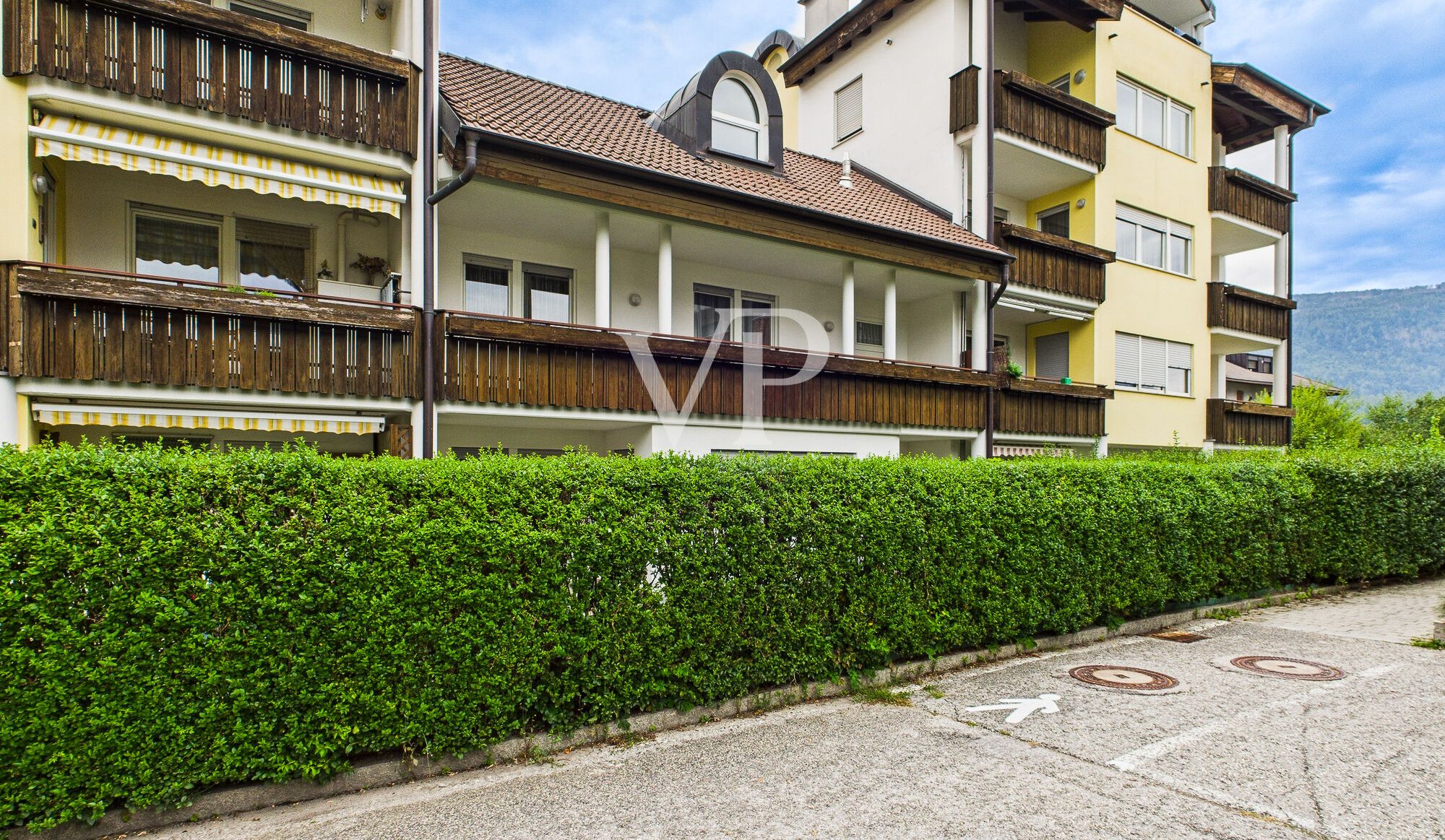Stilvolle Vierzimmerwohnung auf mehreren Ebenen mit eigenem Garten