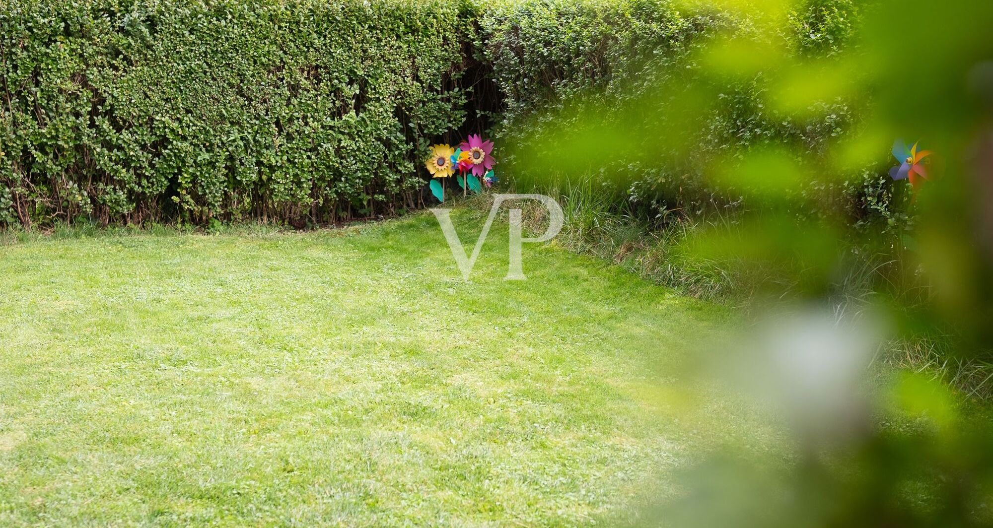 Stilvolle Vierzimmerwohnung auf mehreren Ebenen mit eigenem Garten