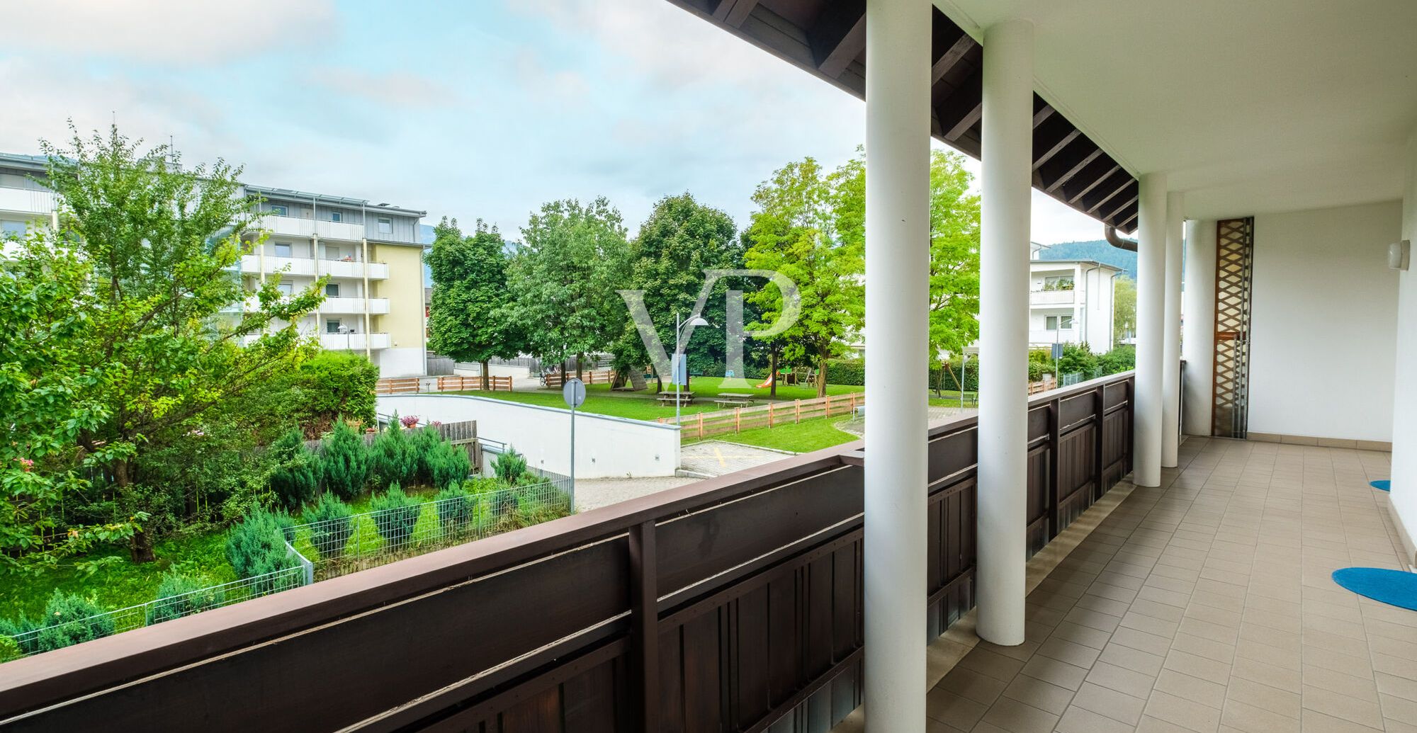 Stilvolle Vierzimmerwohnung auf mehreren Ebenen mit eigenem Garten
