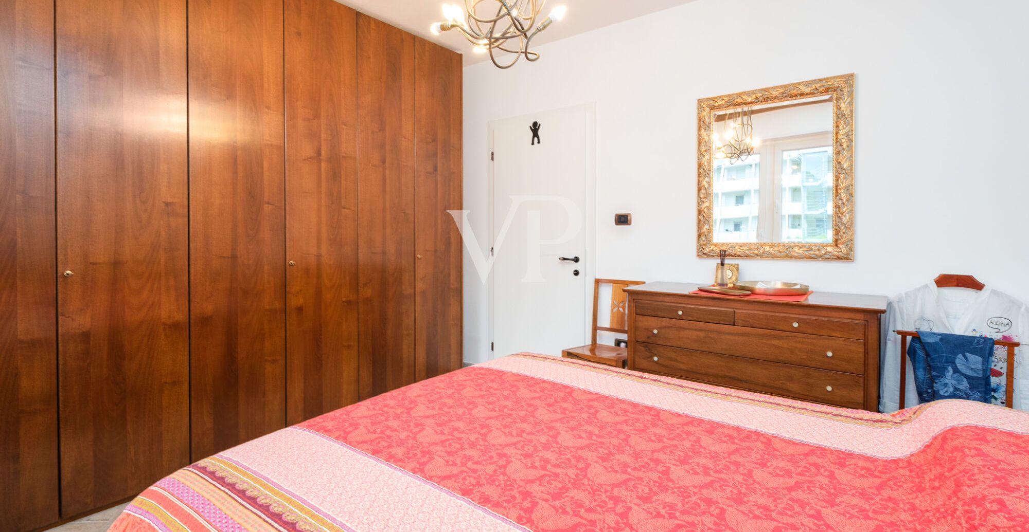 Stilvolle Vierzimmerwohnung auf mehreren Ebenen mit eigenem Garten