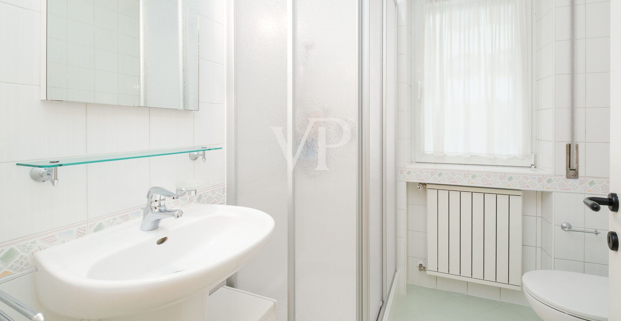 Stilvolle Vierzimmerwohnung auf mehreren Ebenen mit eigenem Garten