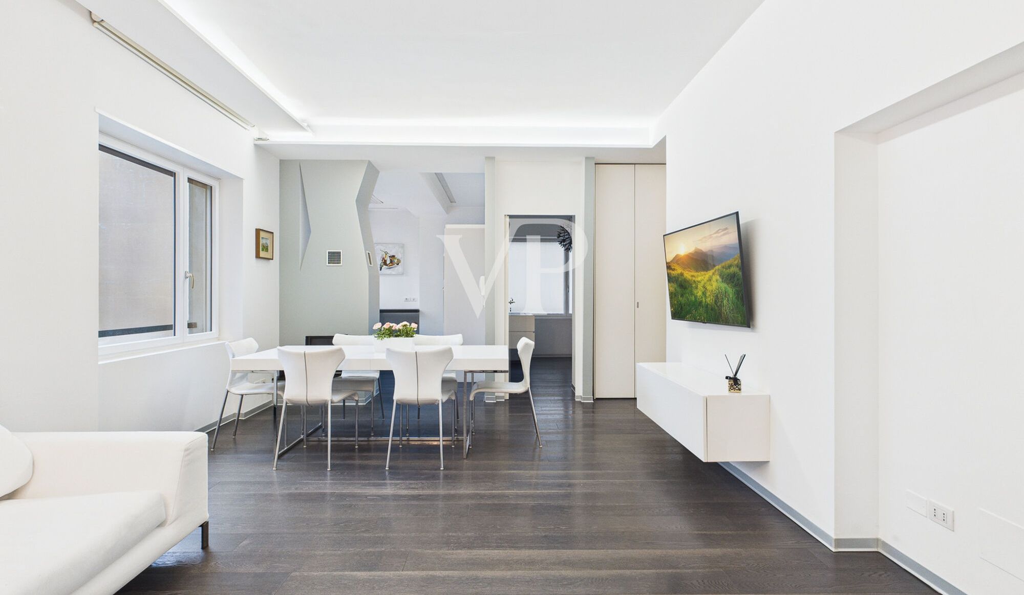 Prestigeträchtiges Dachgeschoss mit Garage und Rosengartenblick