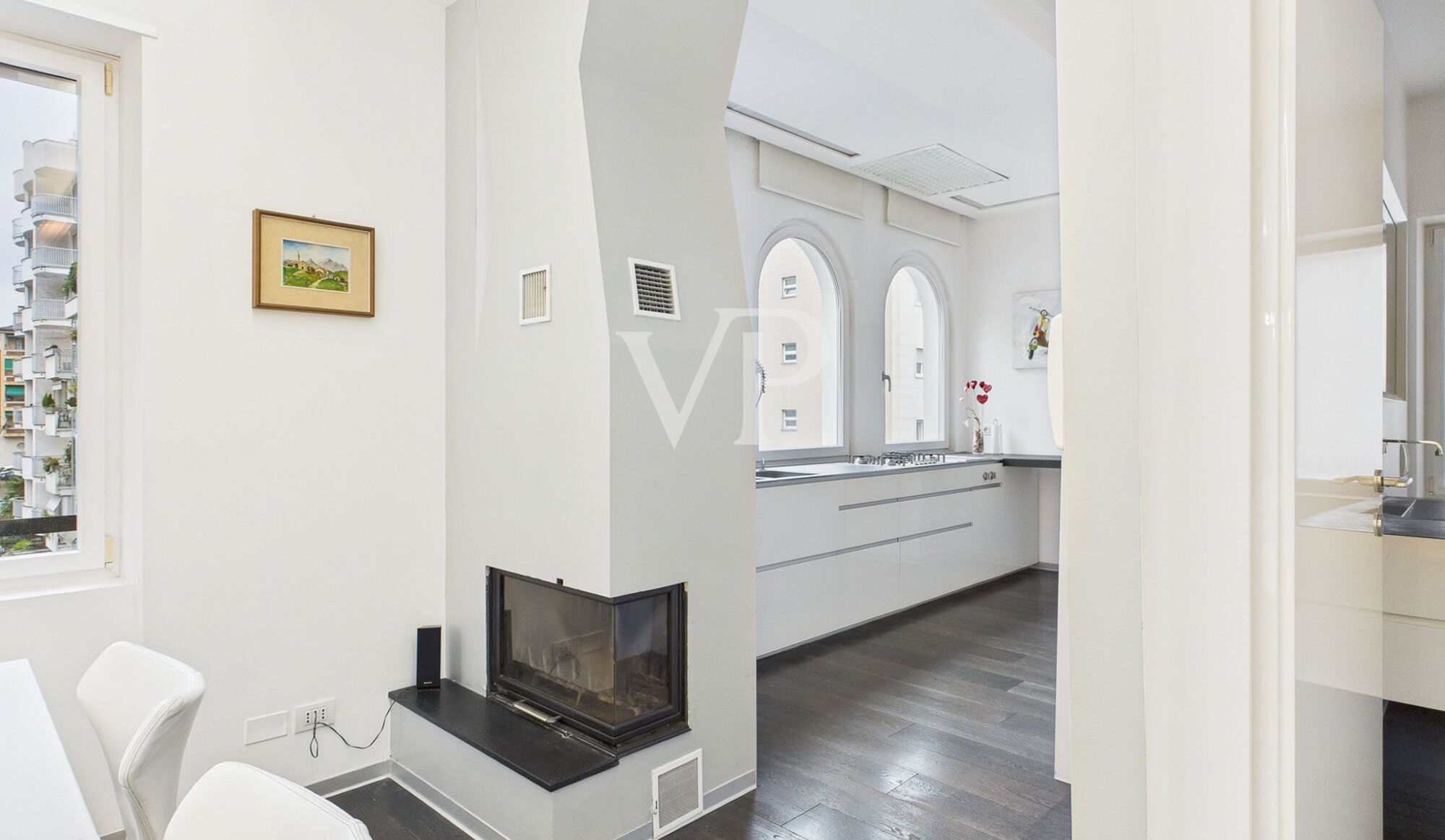 Prestigeträchtiges Dachgeschoss mit Garage und Rosengartenblick