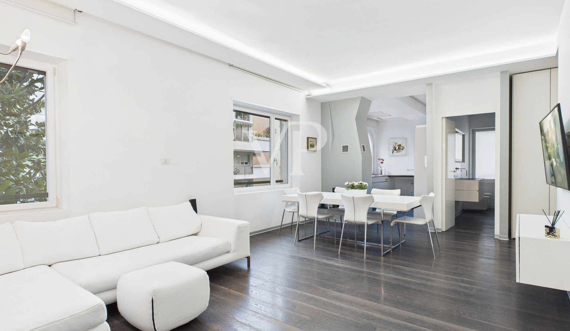 Prestigeträchtiges Dachgeschoss mit Garage und Rosengartenblick